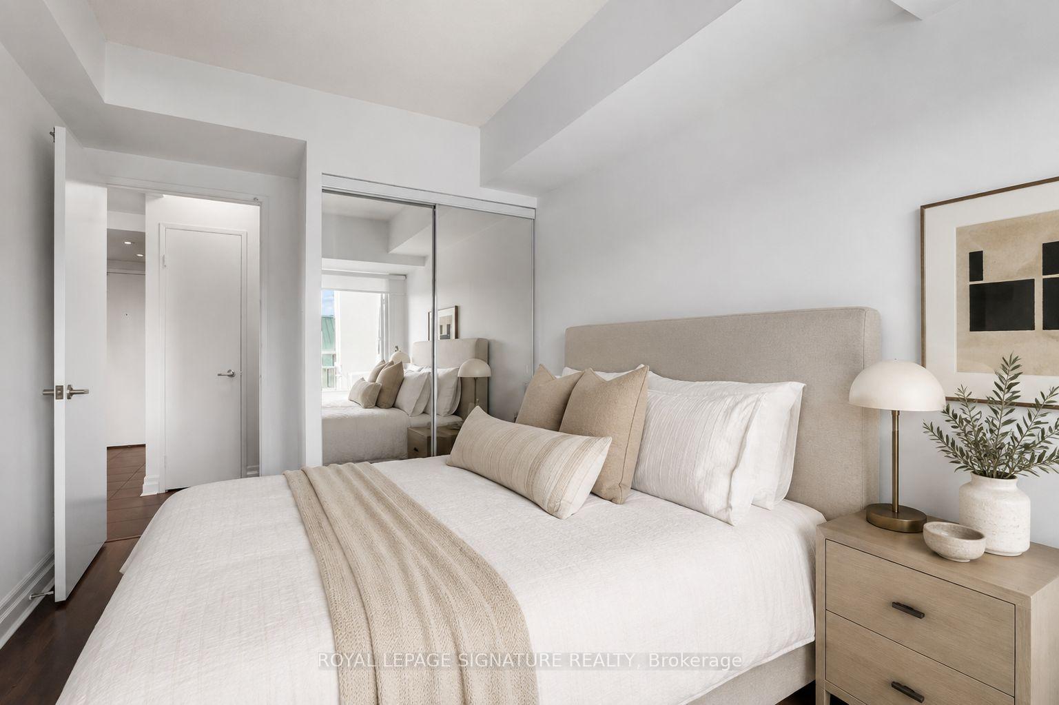 Photo 5 of Unit 813, 92 King Street E, Toronto, Church-Yonge Corridor — HOMEH