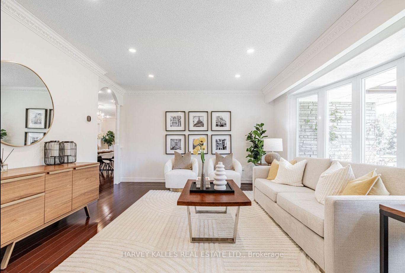 Photo 4 of 5 Parmbelle Crescent, North York, Parkwoods-Donalda — HOMEH