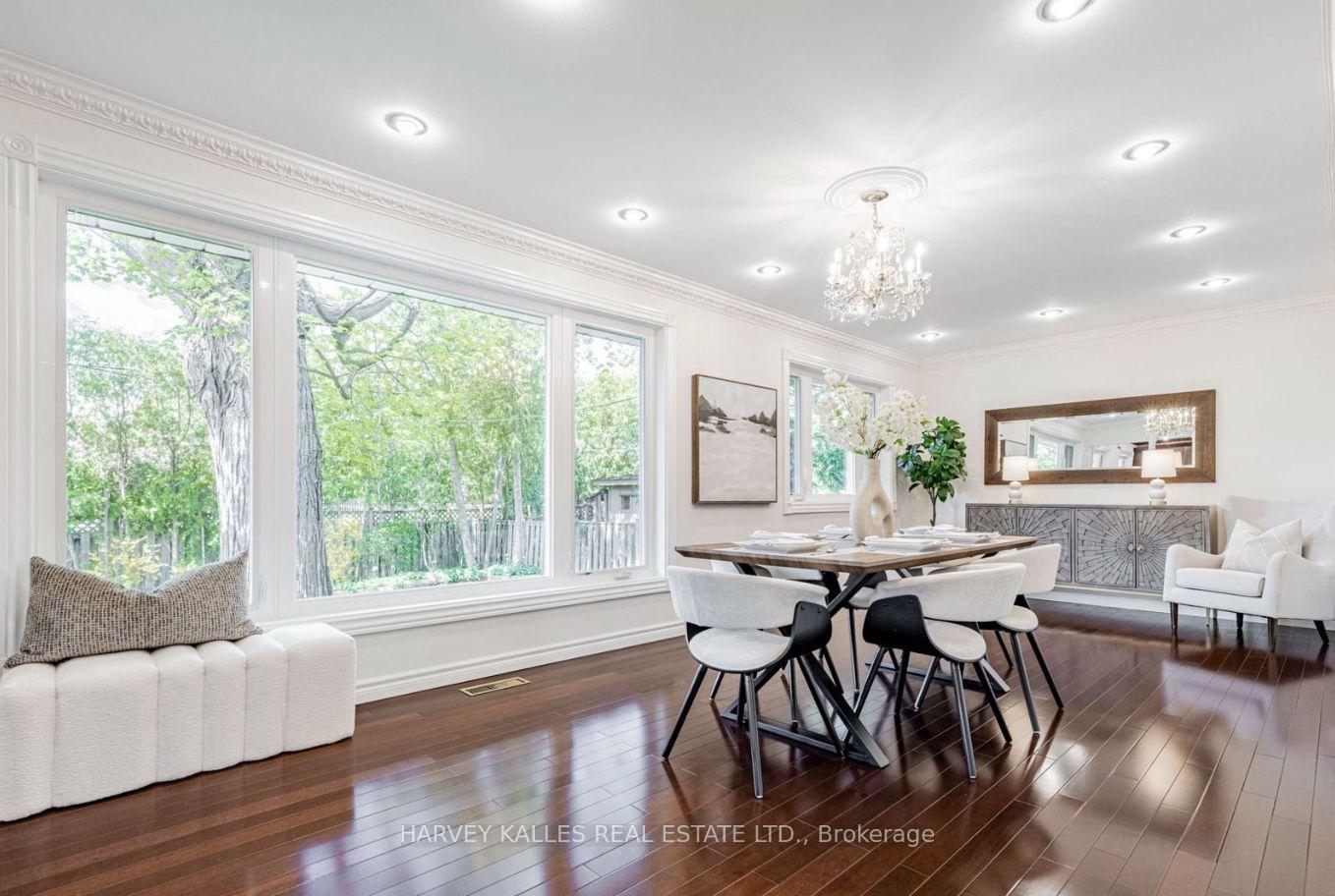 Photo 6 of 5 Parmbelle Crescent, North York, Parkwoods-Donalda — HOMEH