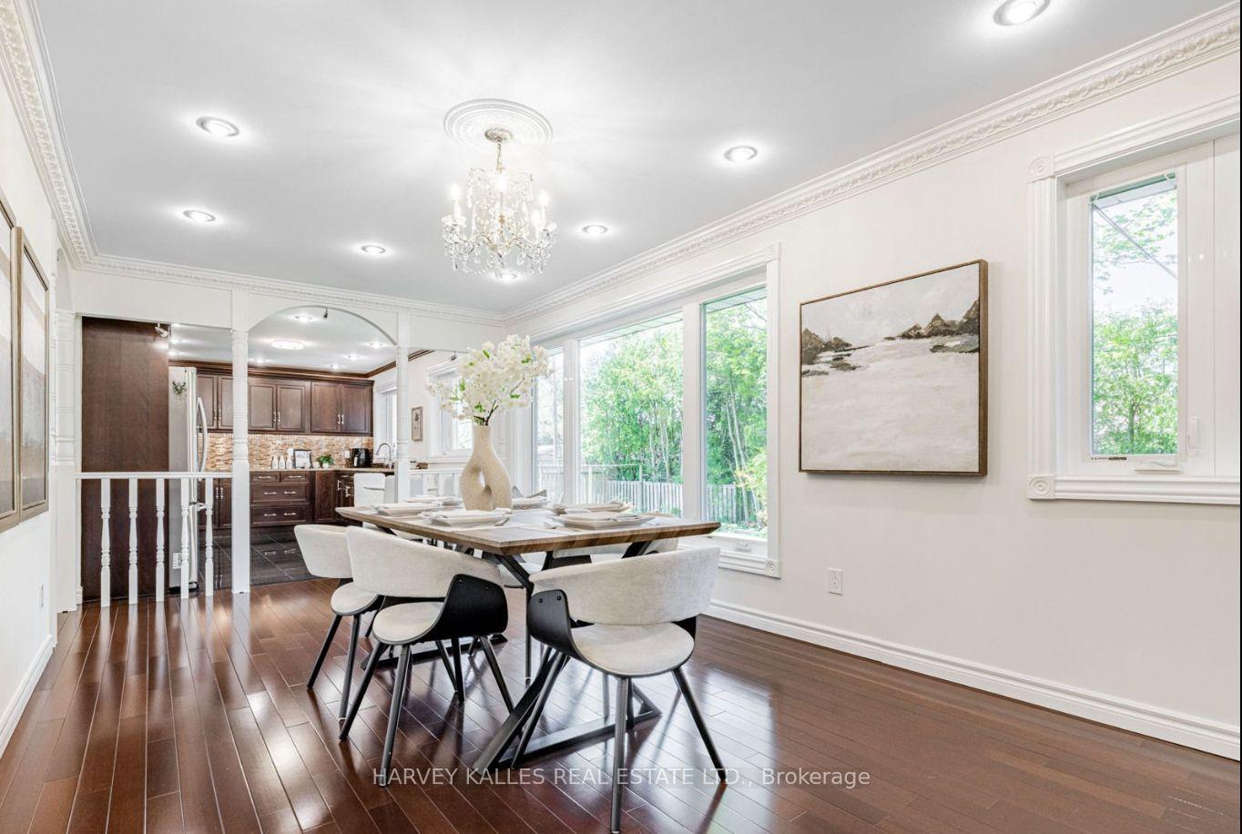 Photo 8 of 5 Parmbelle Crescent, North York, Parkwoods-Donalda — HOMEH
