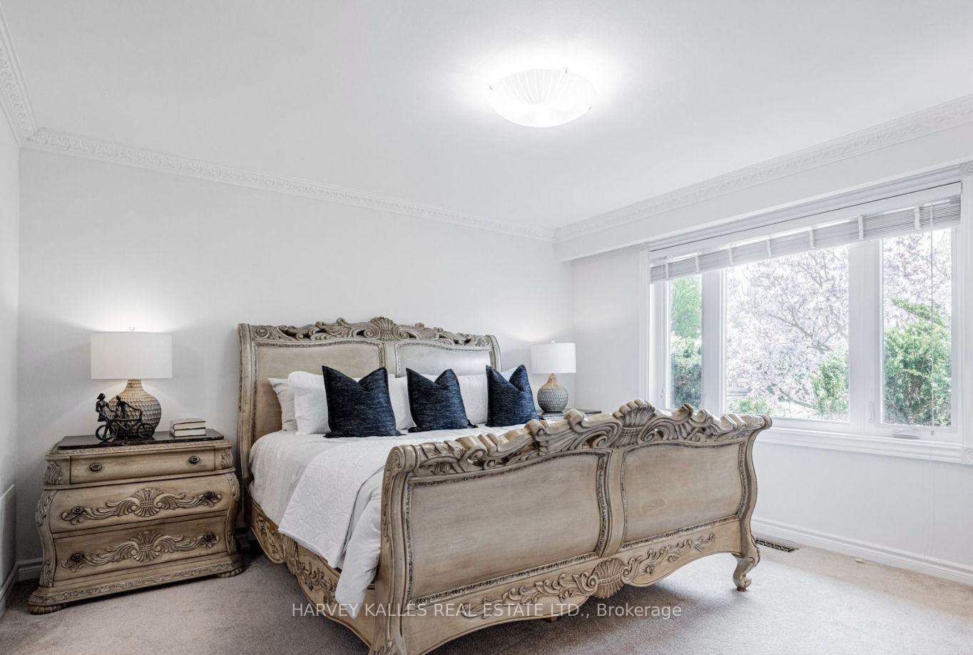 Photo 12 of 5 Parmbelle Crescent, North York, Parkwoods-Donalda — HOMEH