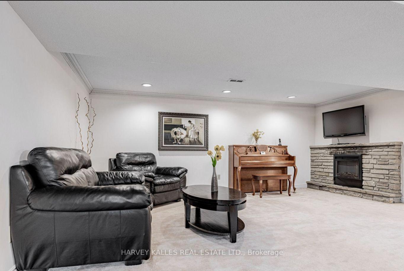 Photo 20 of 5 Parmbelle Crescent, North York, Parkwoods-Donalda — HOMEH