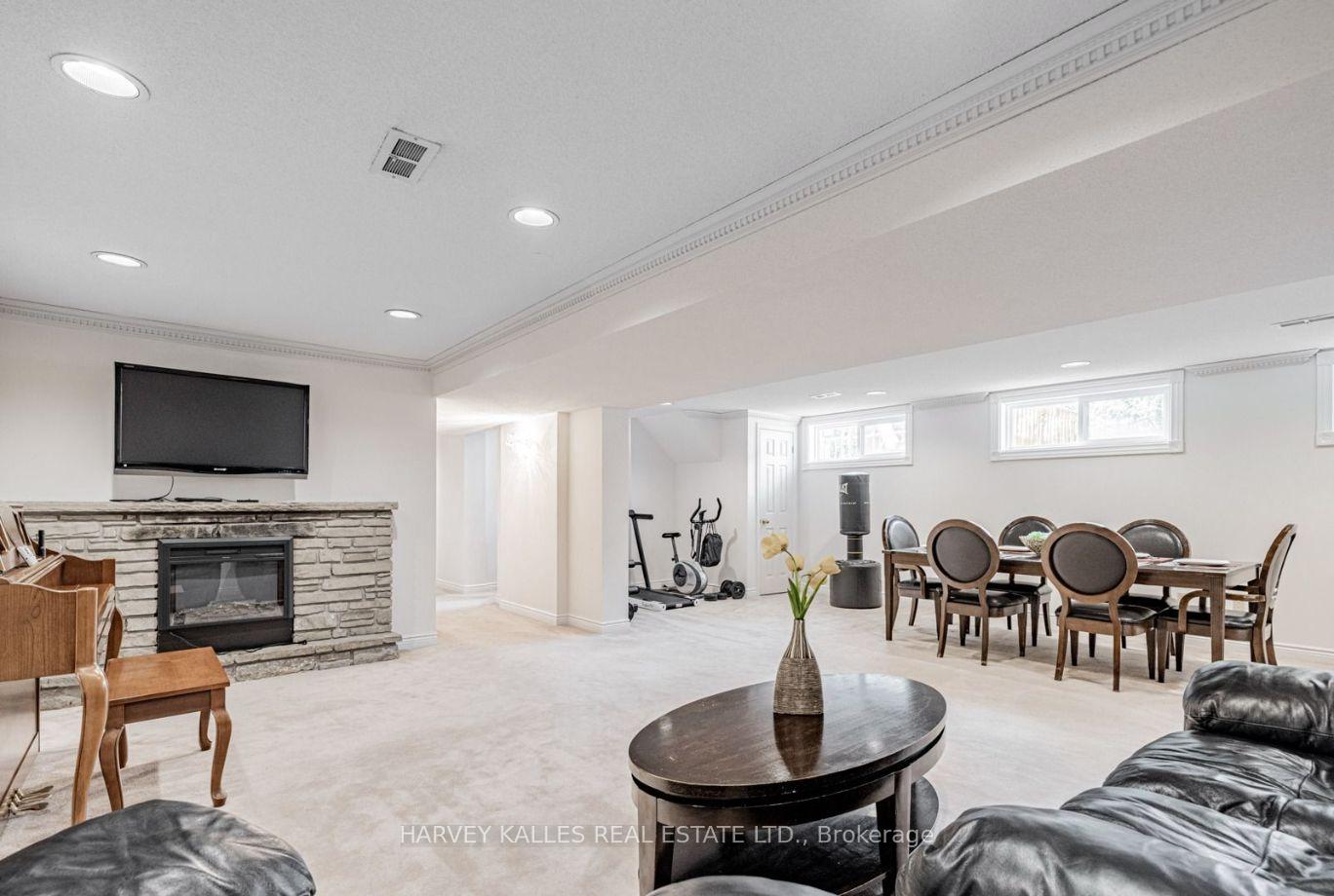 Photo 21 of 5 Parmbelle Crescent, North York, Parkwoods-Donalda — HOMEH