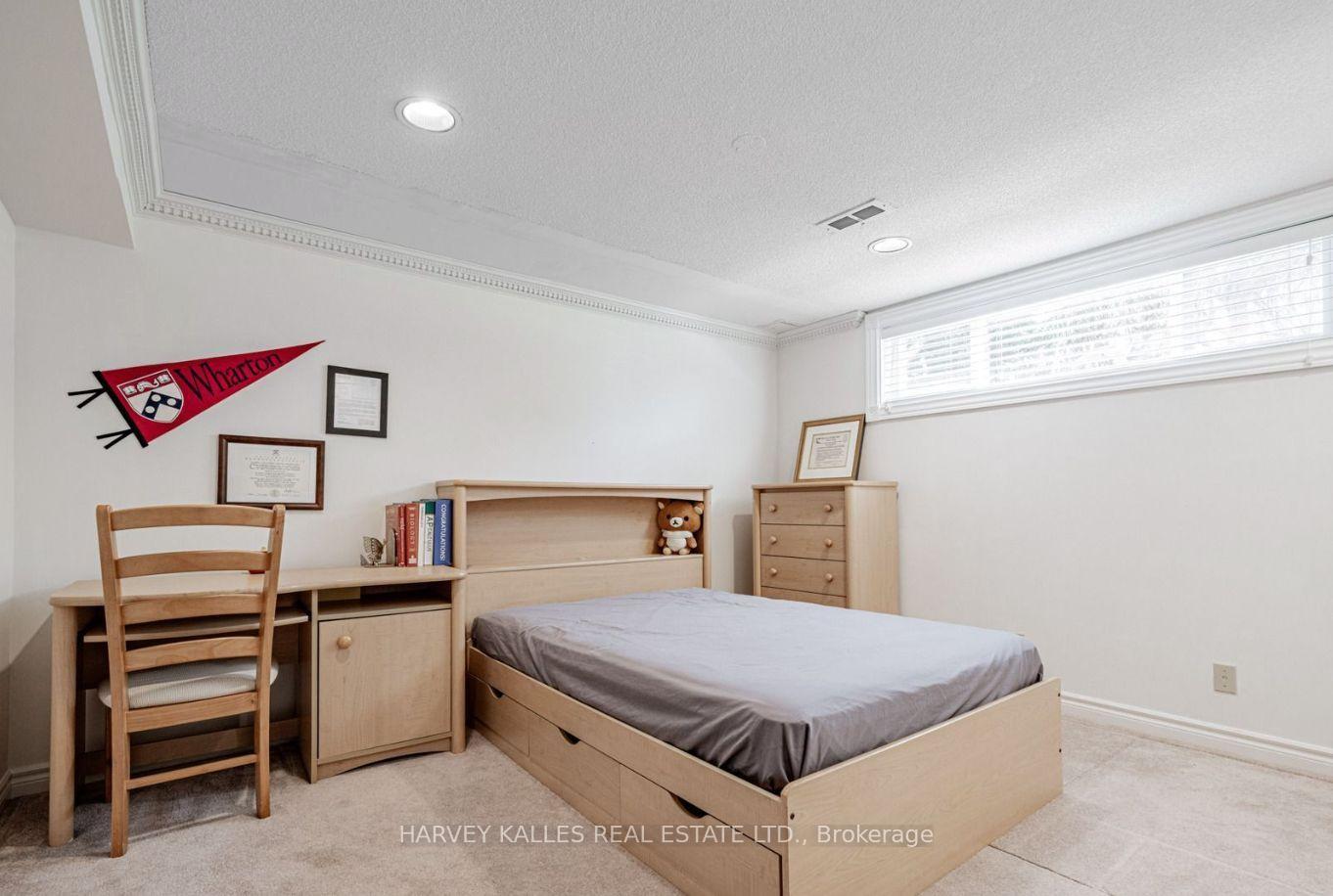 Photo 23 of 5 Parmbelle Crescent, North York, Parkwoods-Donalda — HOMEH