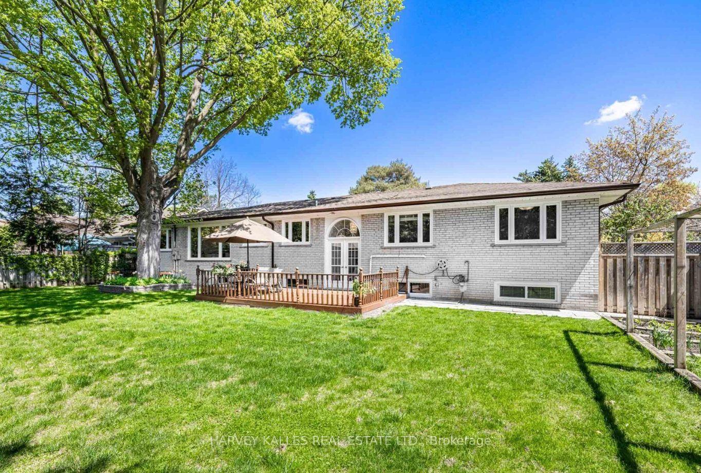 Photo 25 of 5 Parmbelle Crescent, North York, Parkwoods-Donalda — HOMEH
