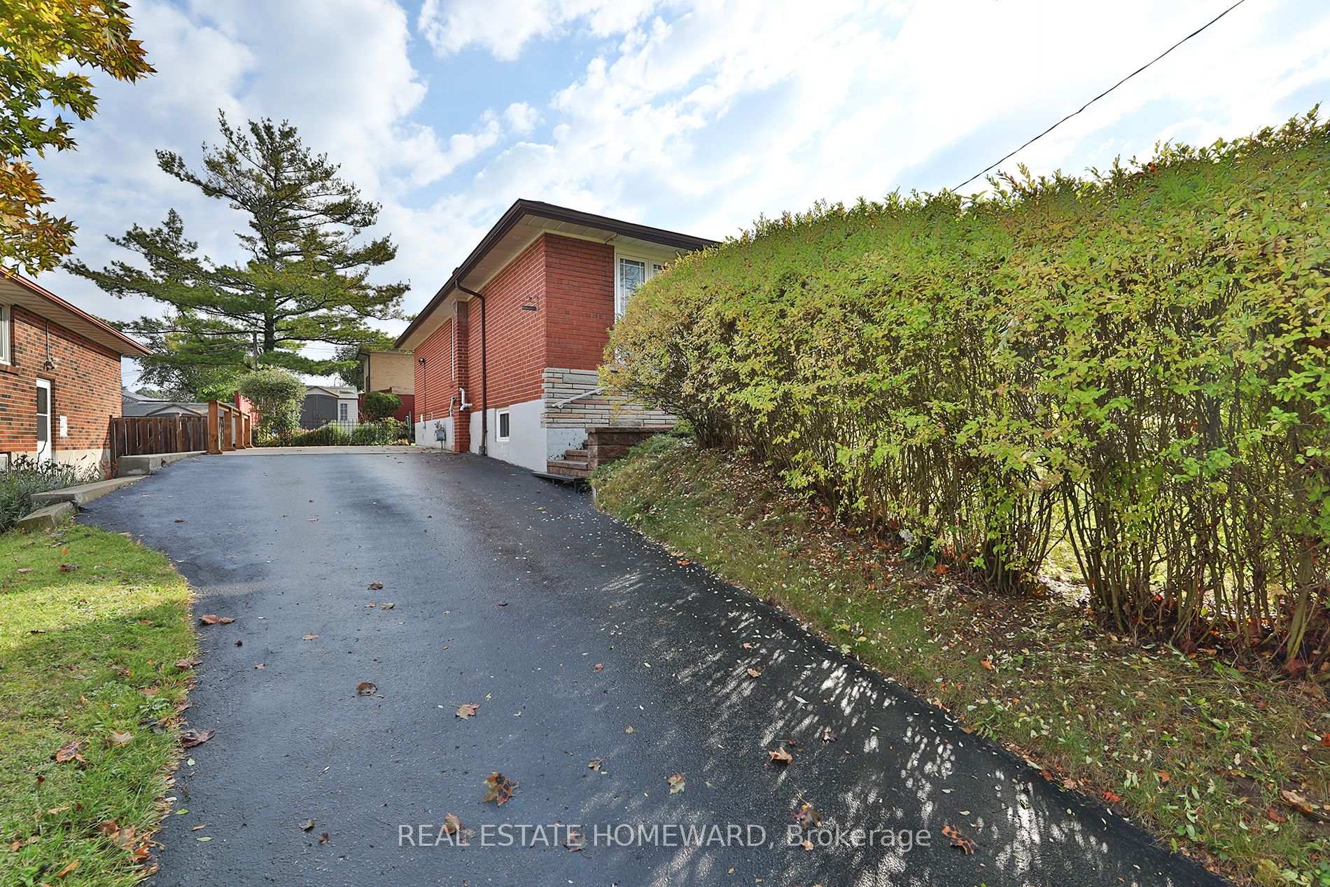 Photo 2 of Unit Upper, 36 Kim Court, Scarborough, Kennedy Park — HOMEH