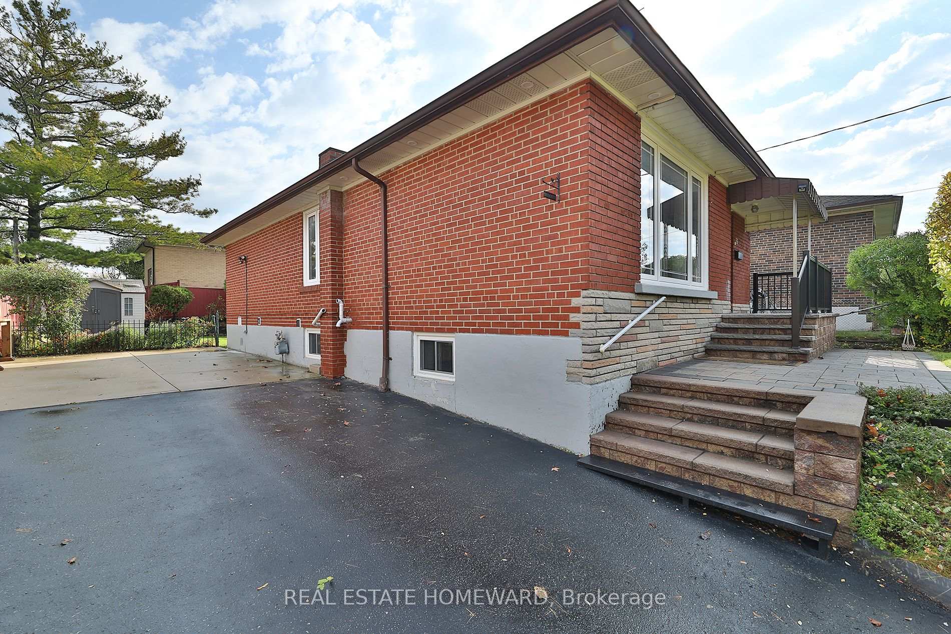 Photo 3 of Unit Upper, 36 Kim Court, Scarborough, Kennedy Park — HOMEH