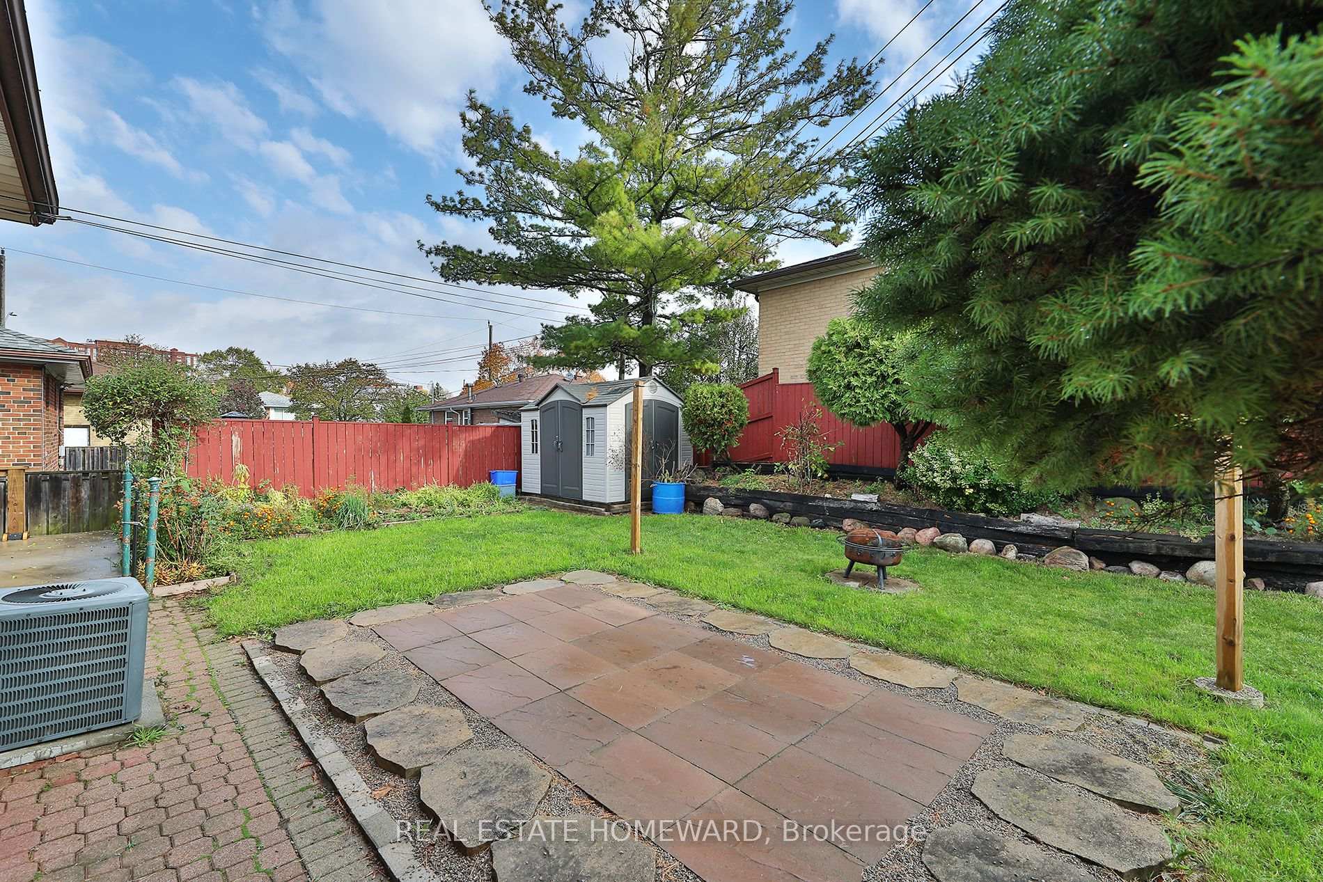 Photo 5 of Unit Upper, 36 Kim Court, Scarborough, Kennedy Park — HOMEH