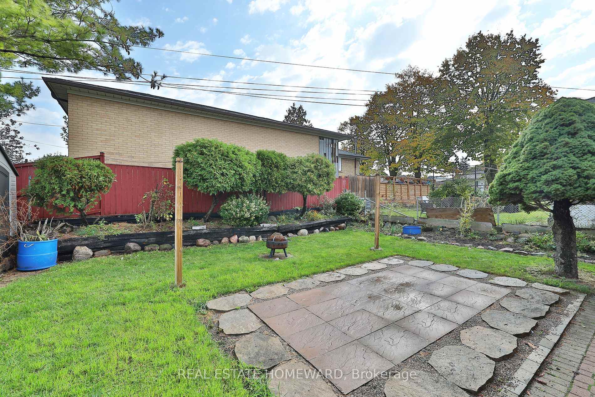 Photo 6 of Unit Upper, 36 Kim Court, Scarborough, Kennedy Park — HOMEH