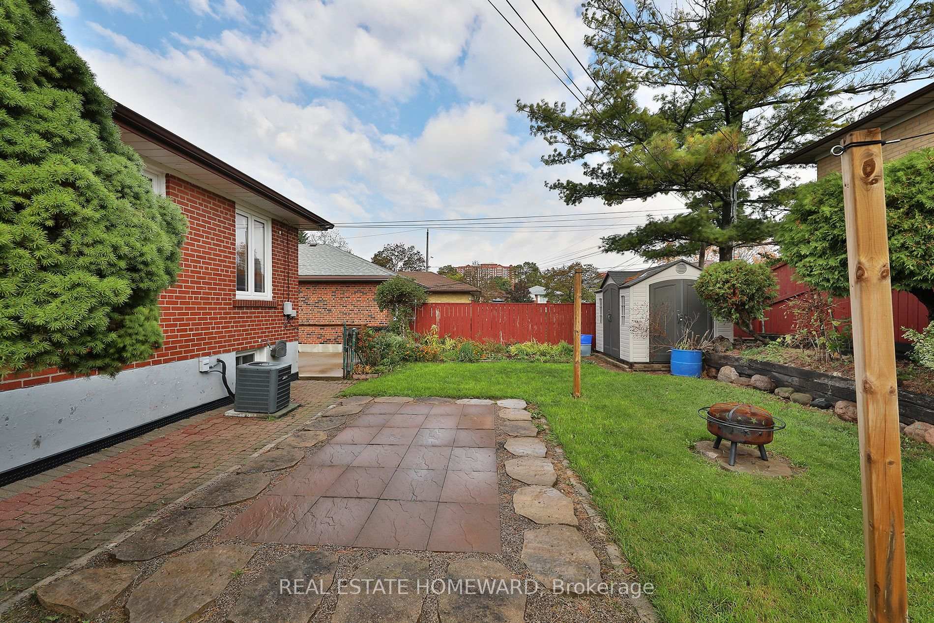 Photo 7 of Unit Upper, 36 Kim Court, Scarborough, Kennedy Park — HOMEH