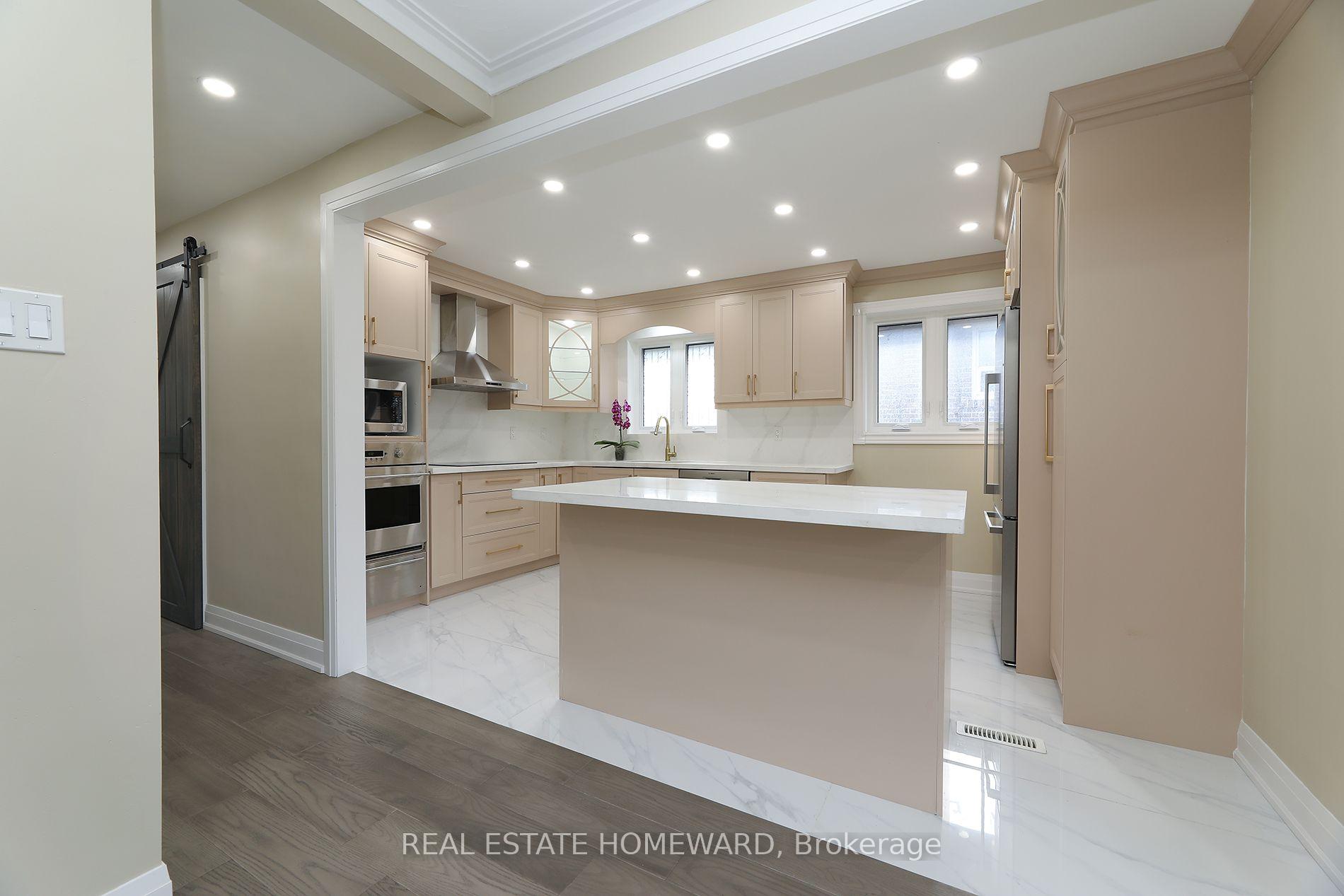 Photo 8 of Unit Upper, 36 Kim Court, Scarborough, Kennedy Park — HOMEH