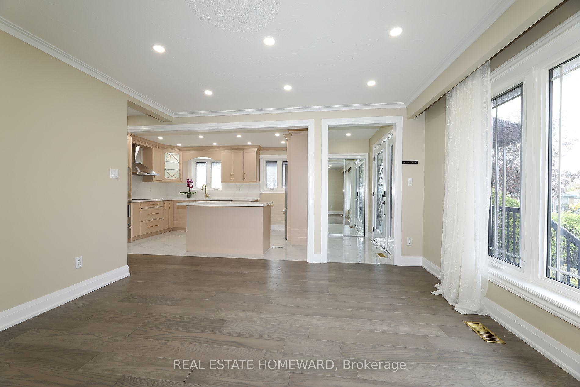 Photo 9 of Unit Upper, 36 Kim Court, Scarborough, Kennedy Park — HOMEH