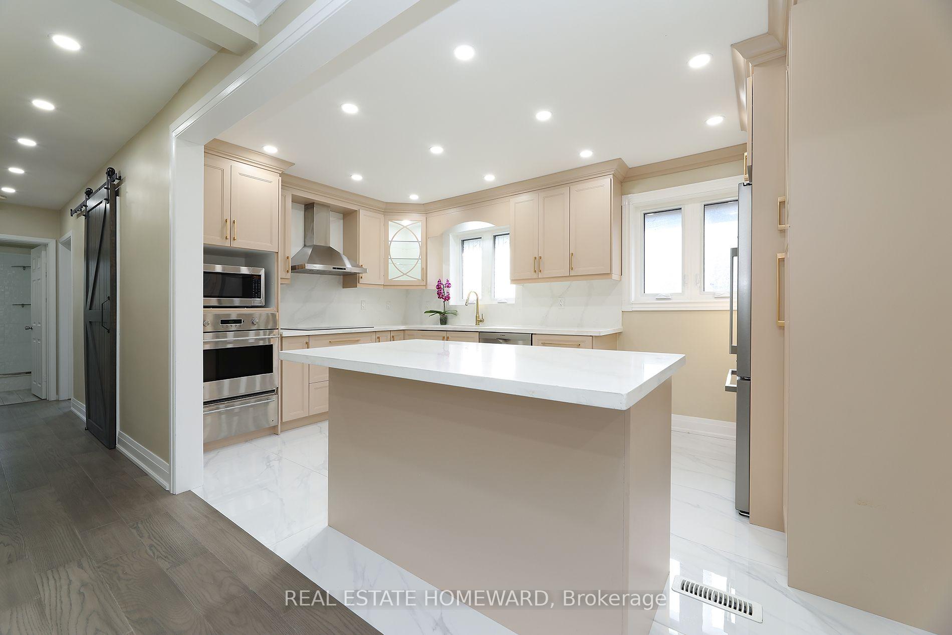 Photo 10 of Unit Upper, 36 Kim Court, Scarborough, Kennedy Park — HOMEH