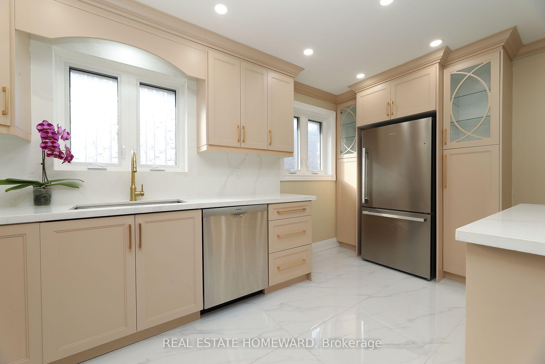 Photo 13 of Unit Upper, 36 Kim Court, Scarborough, Kennedy Park — HOMEH