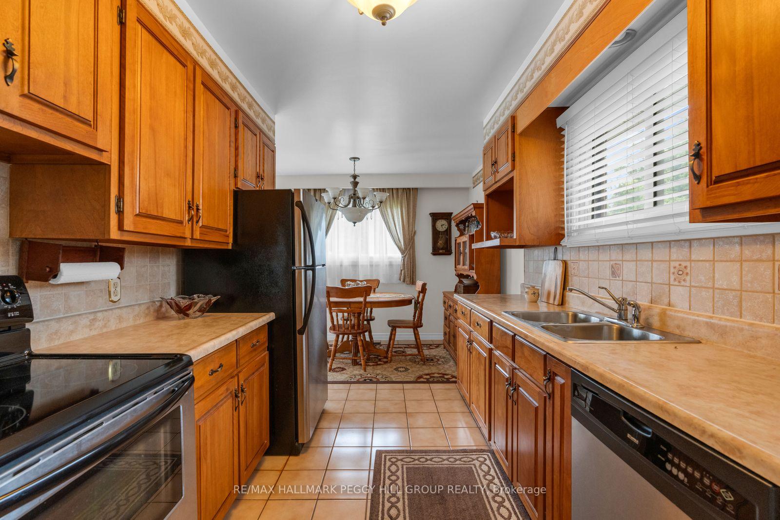 Photo 3 of 208 Garson Street, Barrie, Painswick North — HOMEH