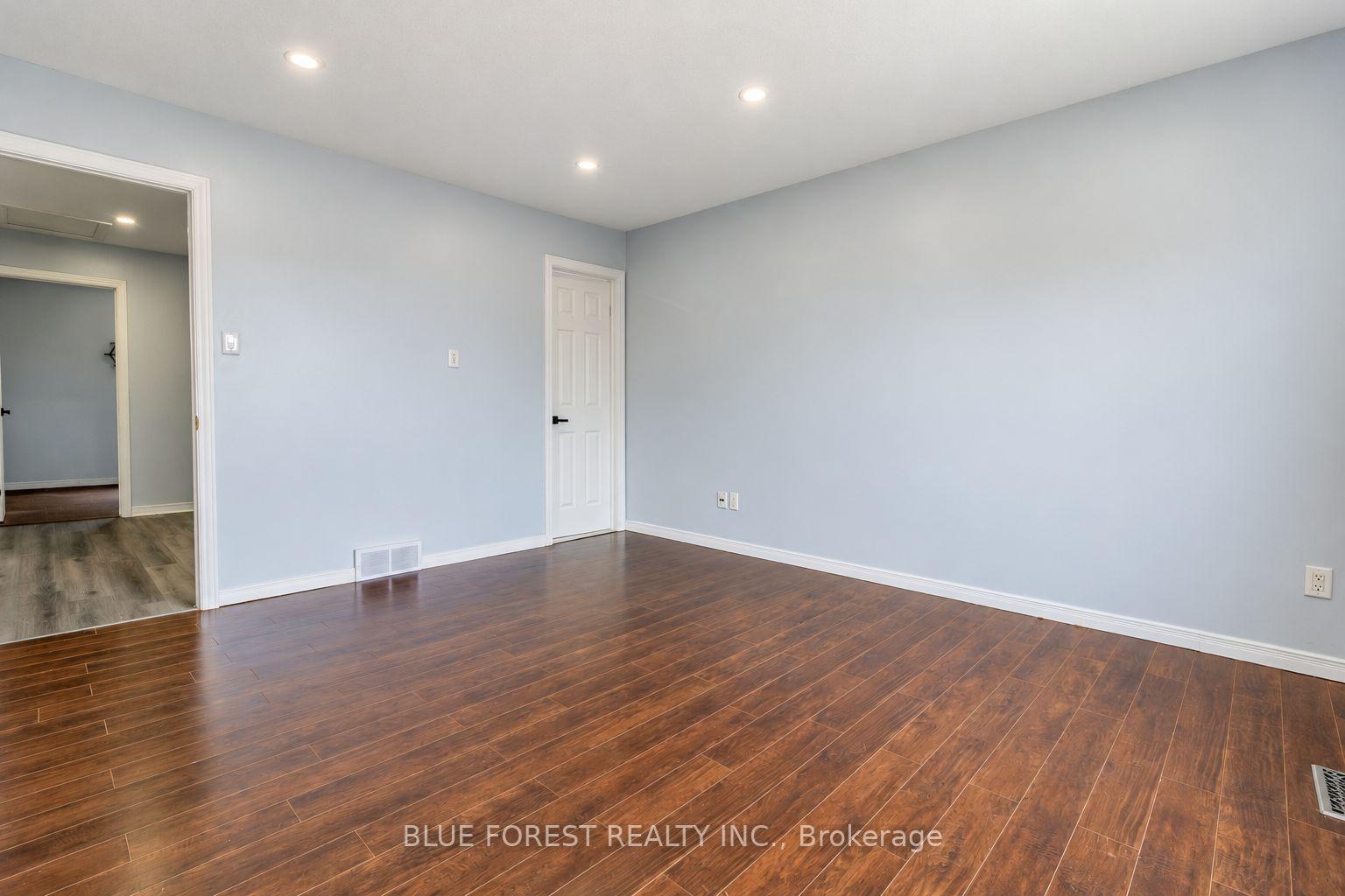 Photo 15 of Unit 8, 12 Mcmaster Crescent, London, South M — HOMEH