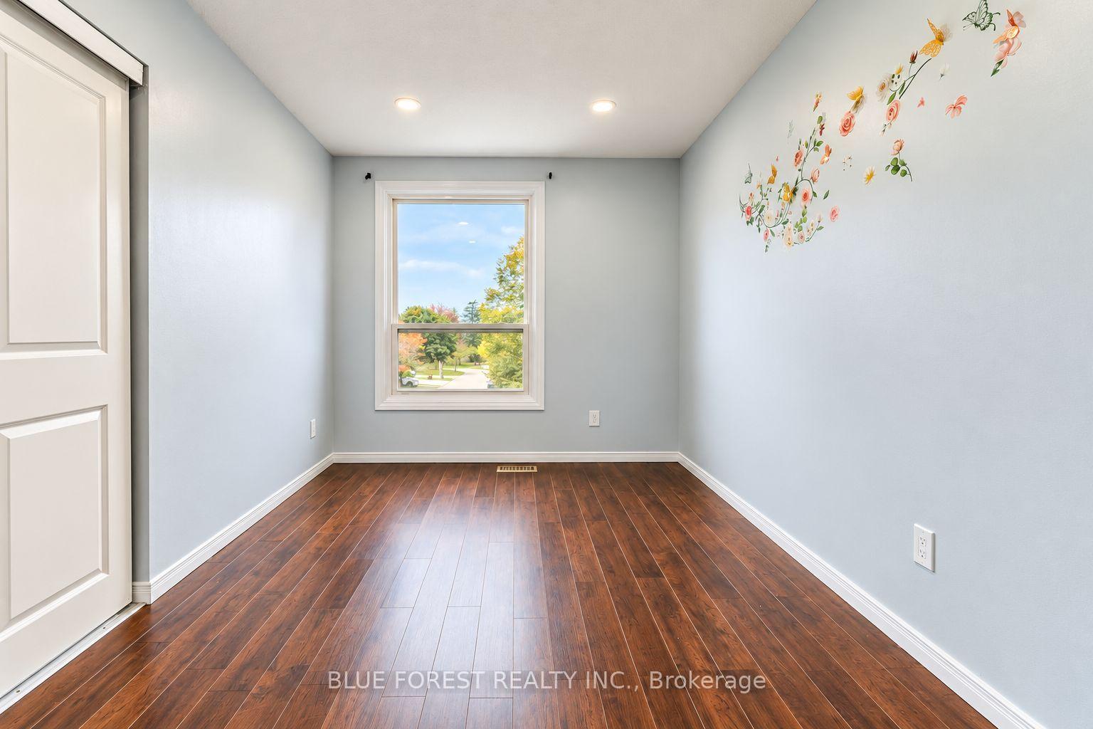 Photo 16 of Unit 8, 12 Mcmaster Crescent, London, South M — HOMEH