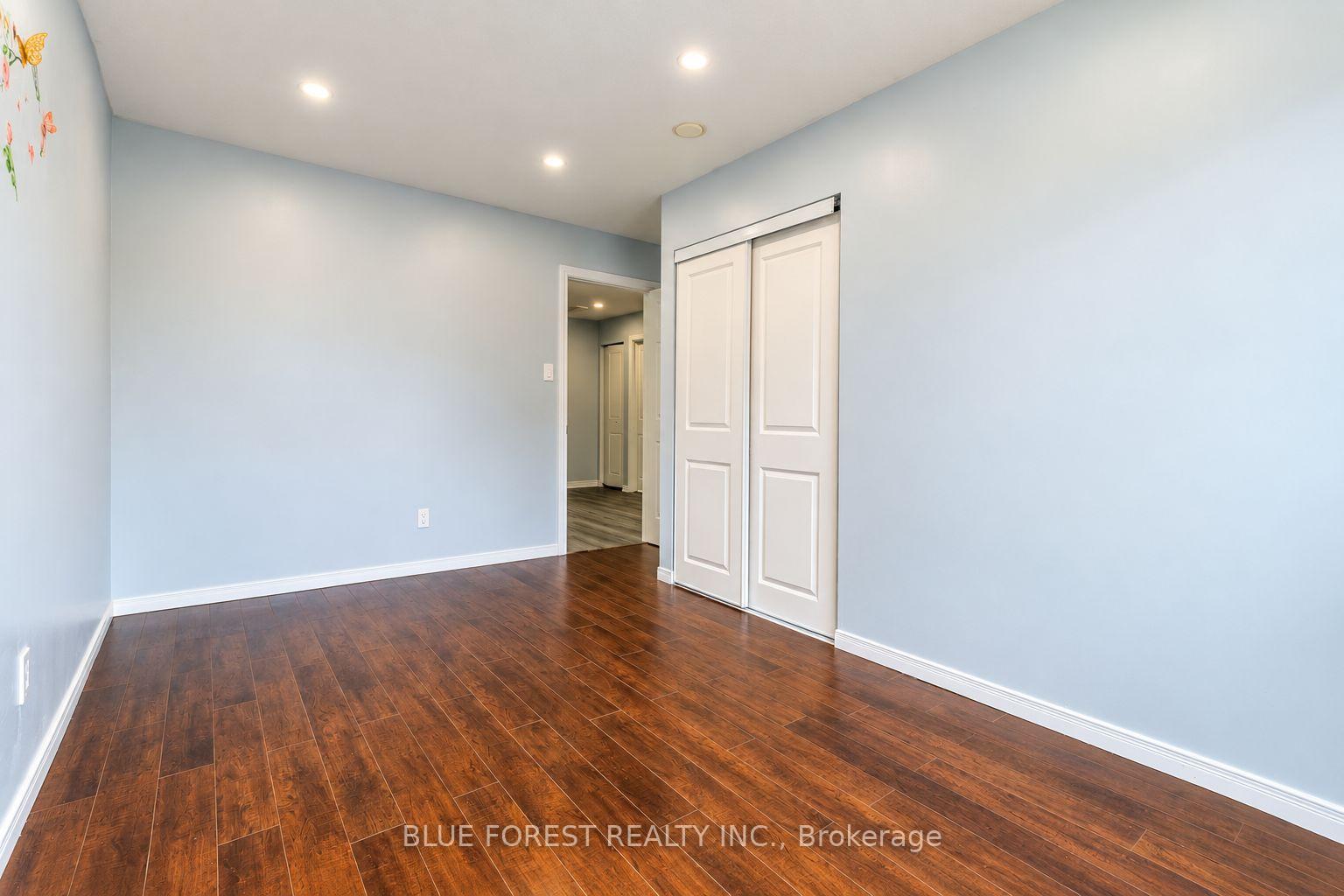 Photo 17 of Unit 8, 12 Mcmaster Crescent, London, South M — HOMEH