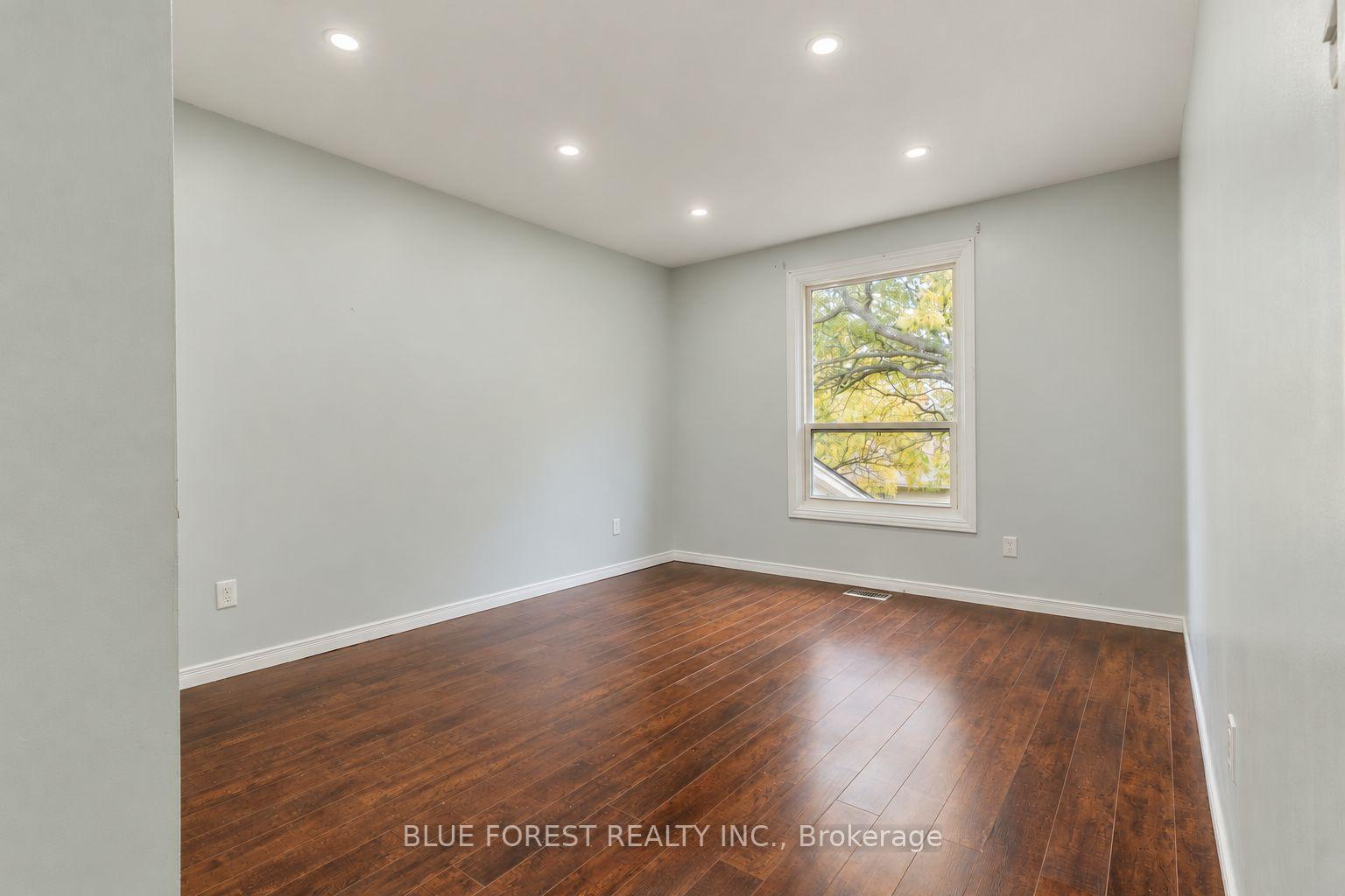 Photo 18 of Unit 8, 12 Mcmaster Crescent, London, South M — HOMEH