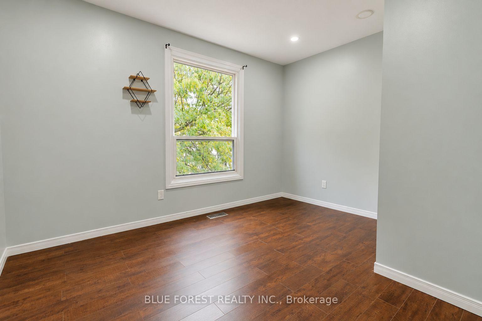 Photo 21 of Unit 8, 12 Mcmaster Crescent, London, South M — HOMEH