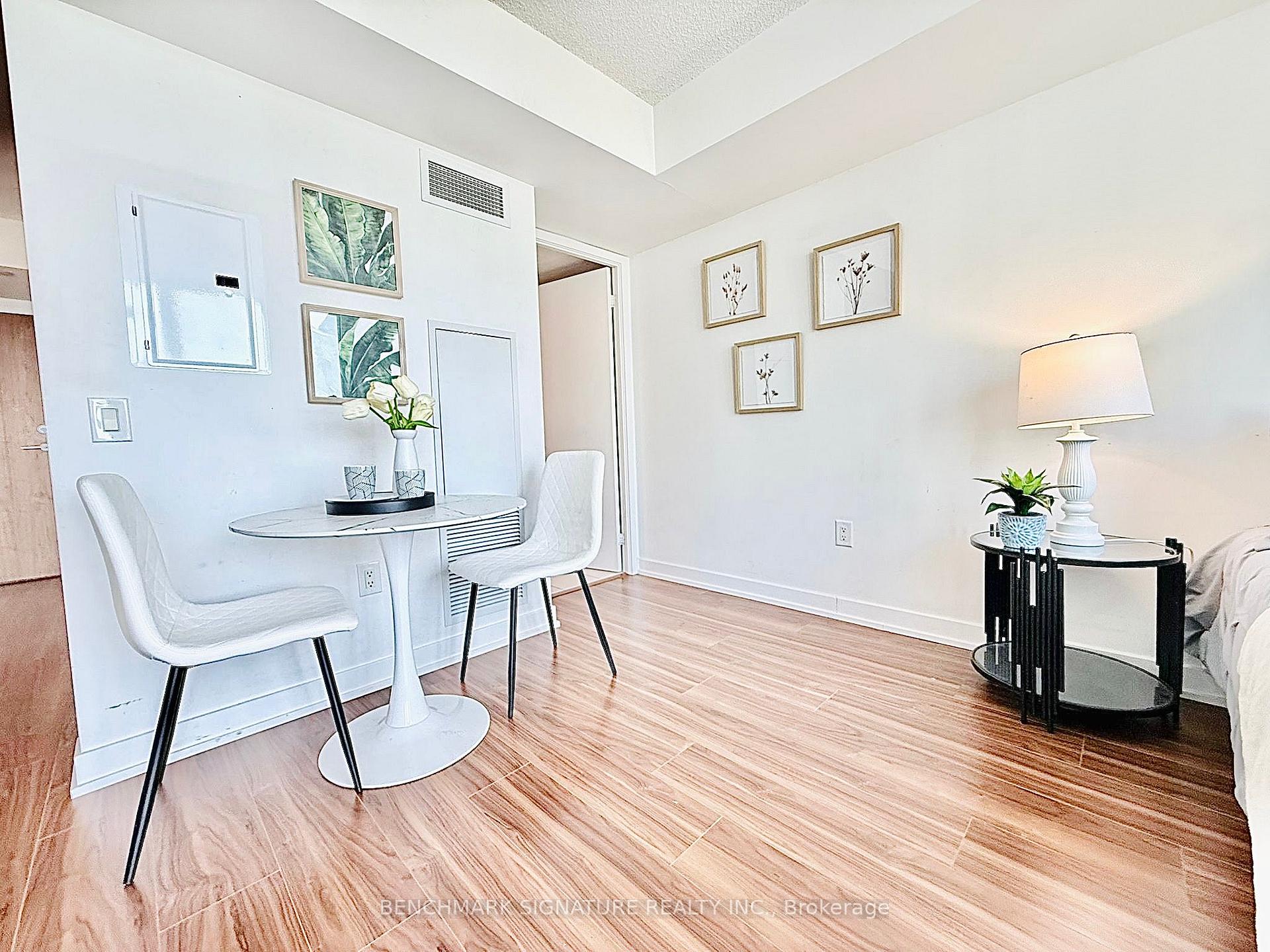 Photo 2 of Unit 2108, 85 Queens Wharf Road, Toronto, Waterfront Communities — HOMEH
