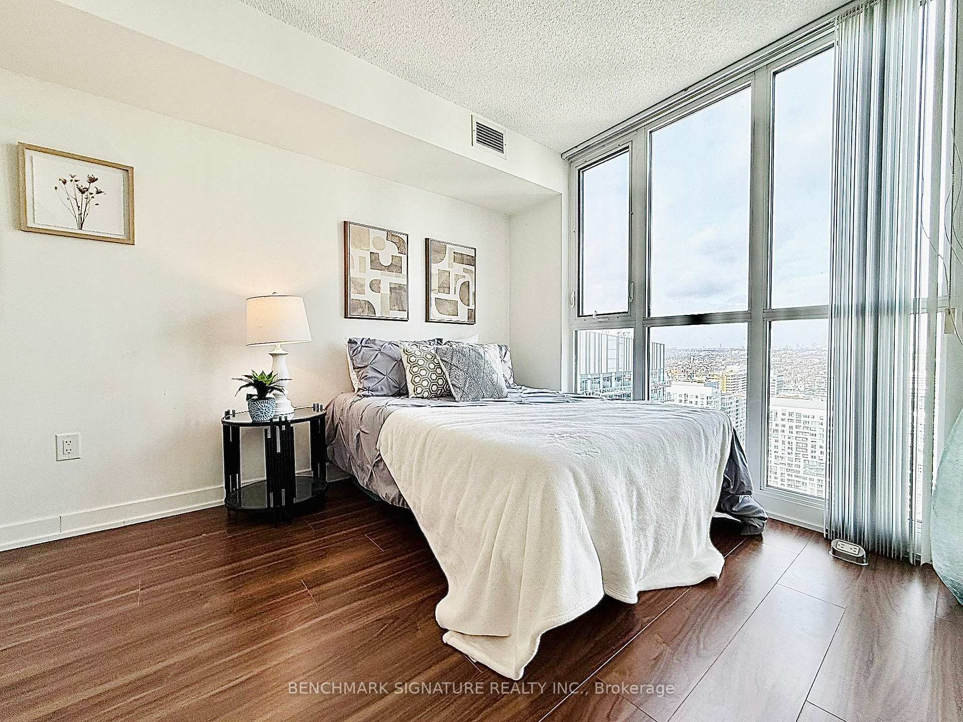 Photo 5 of Unit 2108, 85 Queens Wharf Road, Toronto, Waterfront Communities — HOMEH
