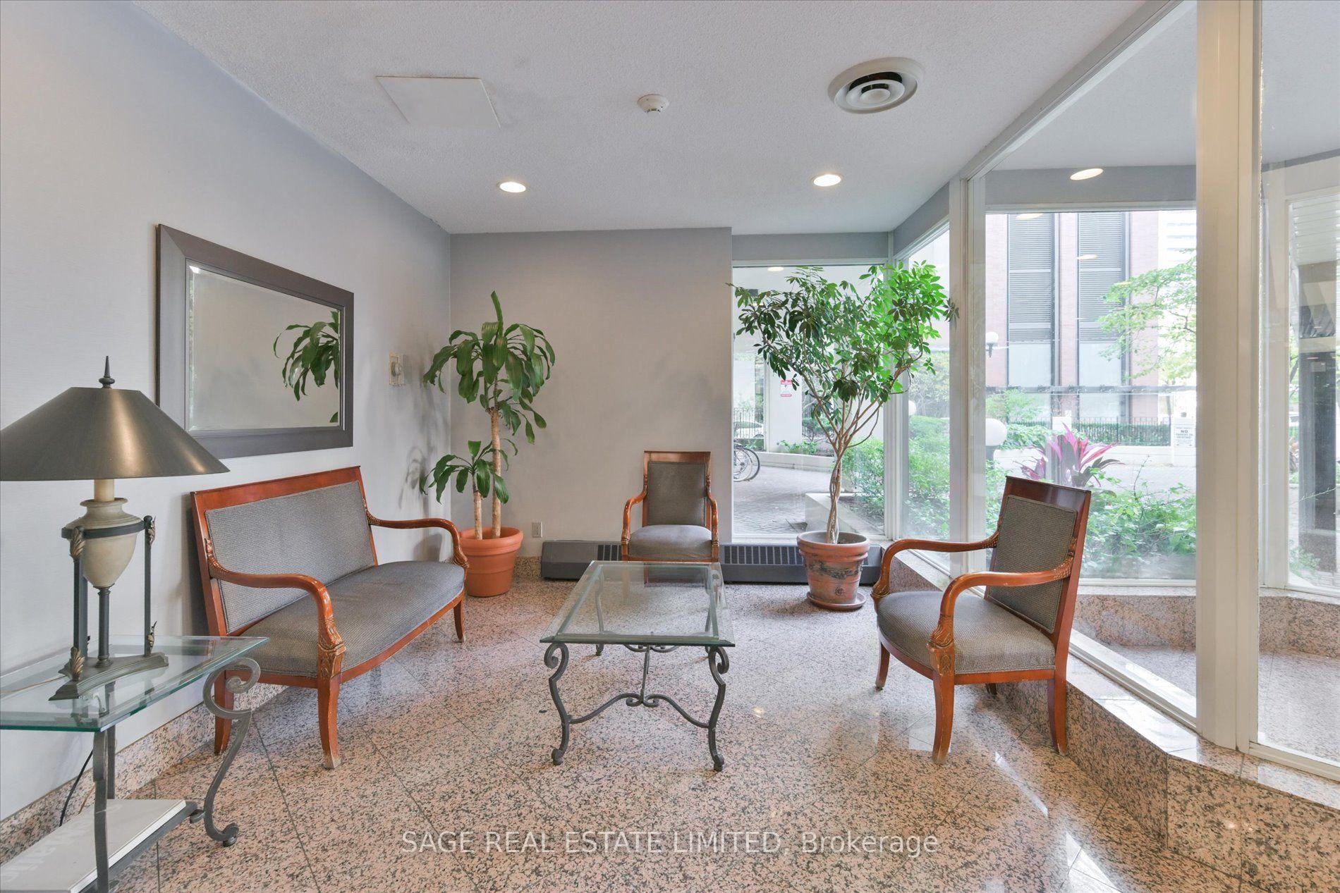 Photo 3 of Unit 1004, 25 Maitland Street, Toronto, Church-Yonge Corridor — HOMEH
