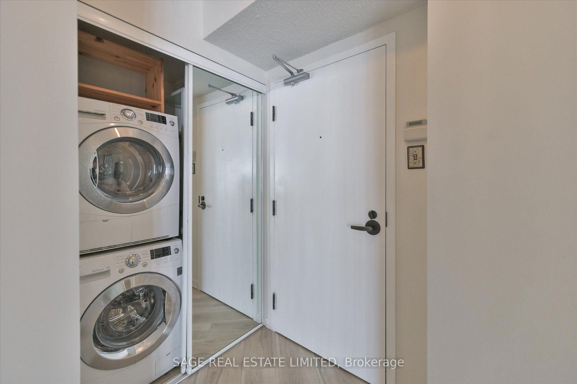 Photo 5 of Unit 1004, 25 Maitland Street, Toronto, Church-Yonge Corridor — HOMEH