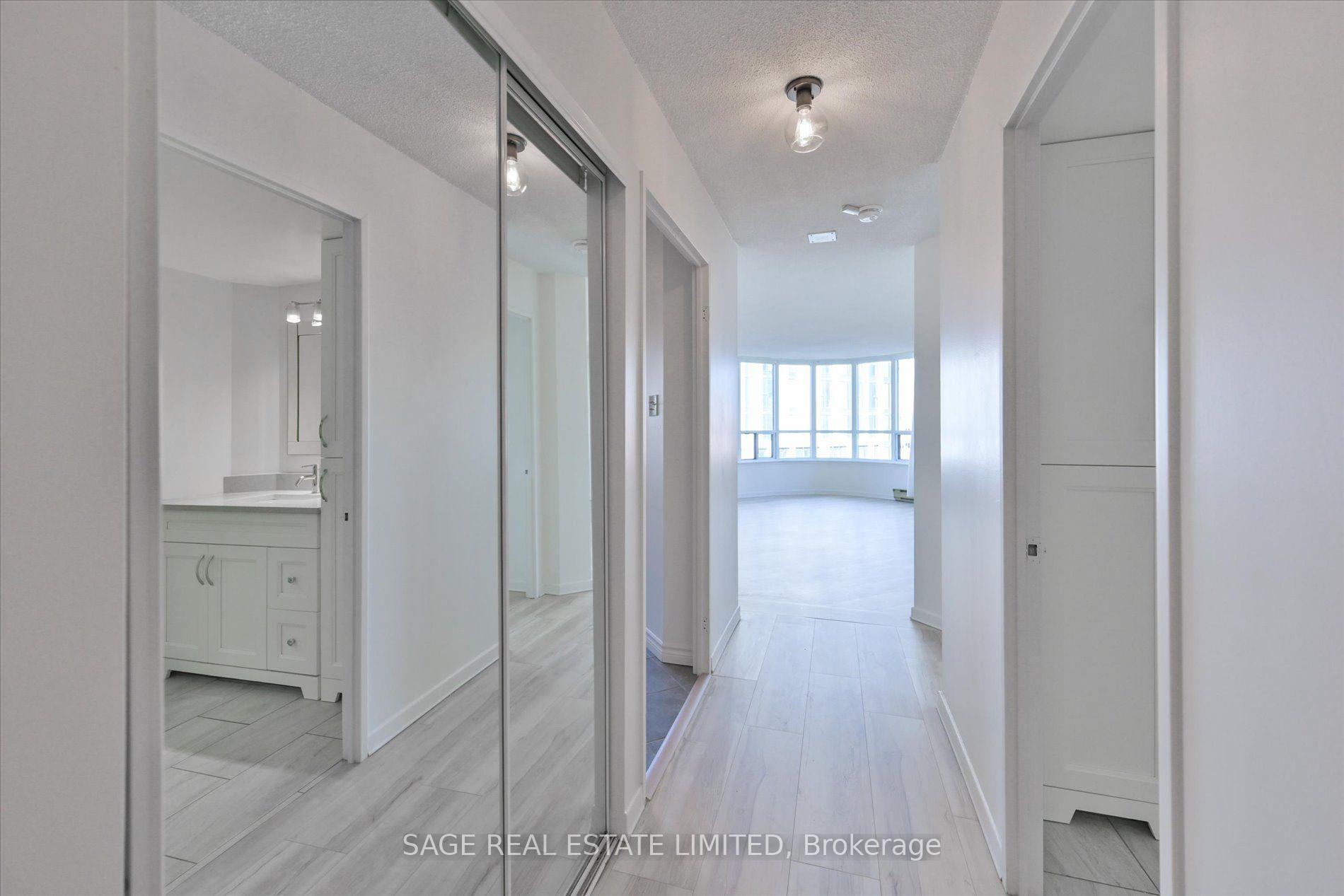 Photo 6 of Unit 1004, 25 Maitland Street, Toronto, Church-Yonge Corridor — HOMEH