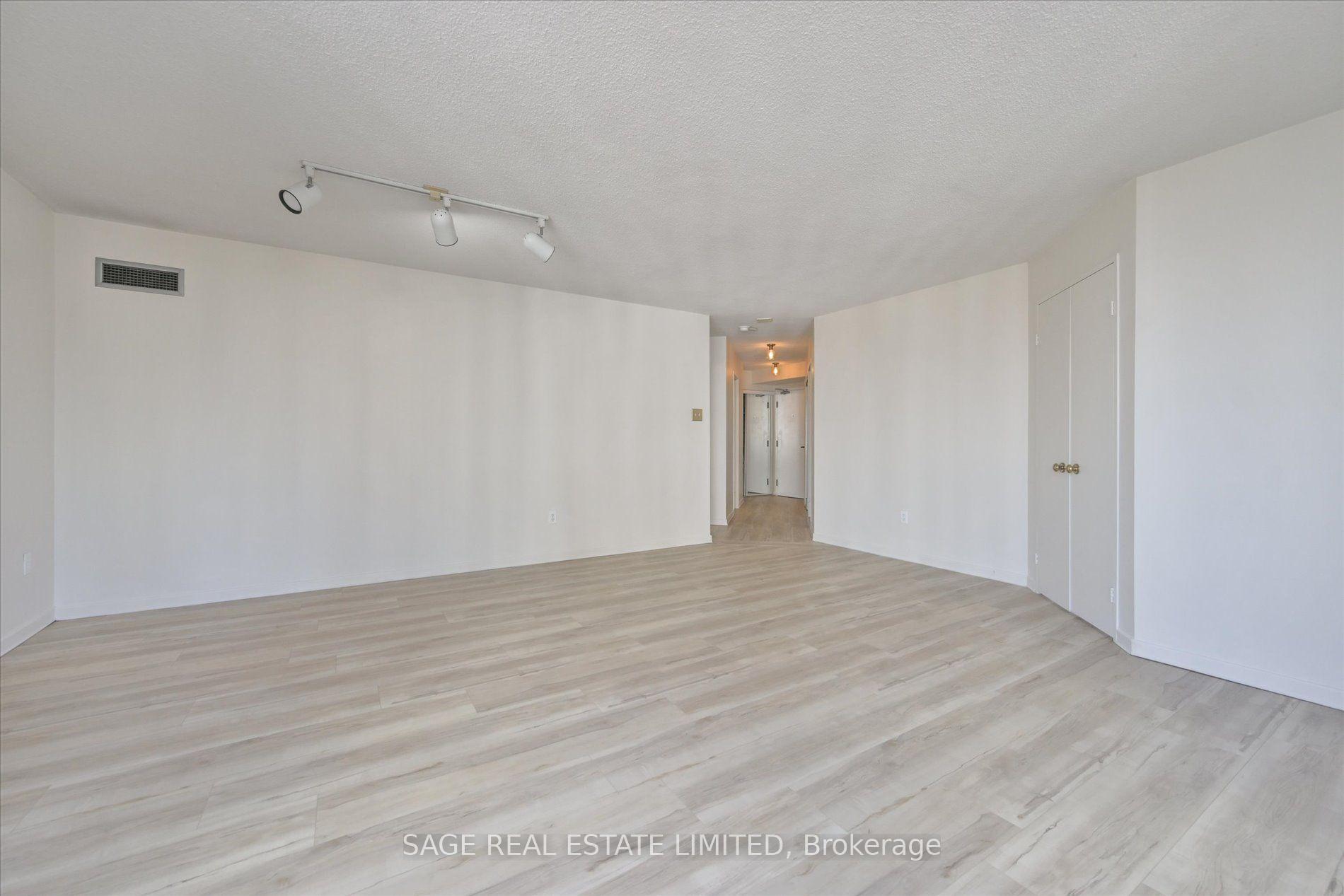 Photo 11 of Unit 1004, 25 Maitland Street, Toronto, Church-Yonge Corridor — HOMEH