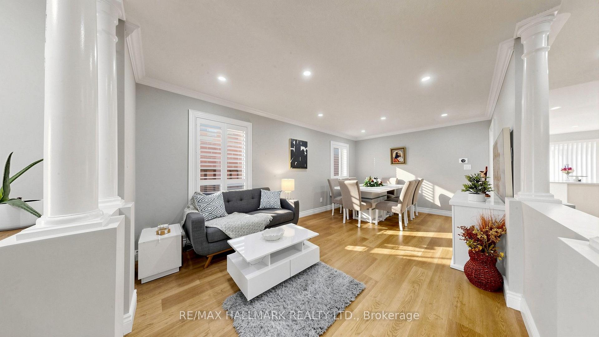 Photo 4 of 336 St Joan of Arc Avenue, Vaughan, Maple — HOMEH