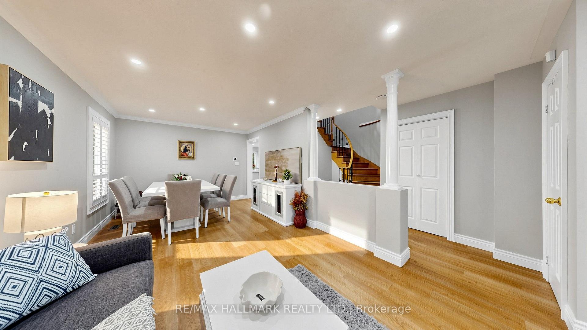 Photo 5 of 336 St Joan of Arc Avenue, Vaughan, Maple — HOMEH