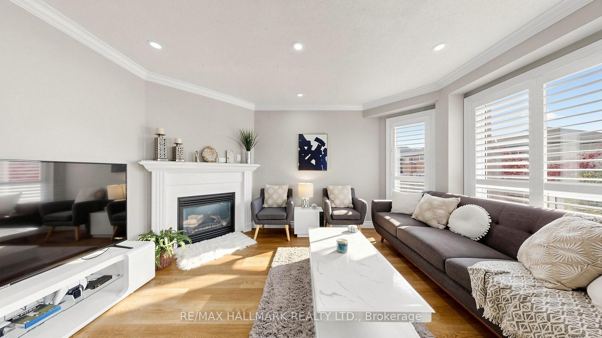 Photo 6 of 336 St Joan of Arc Avenue, Vaughan, Maple — HOMEH