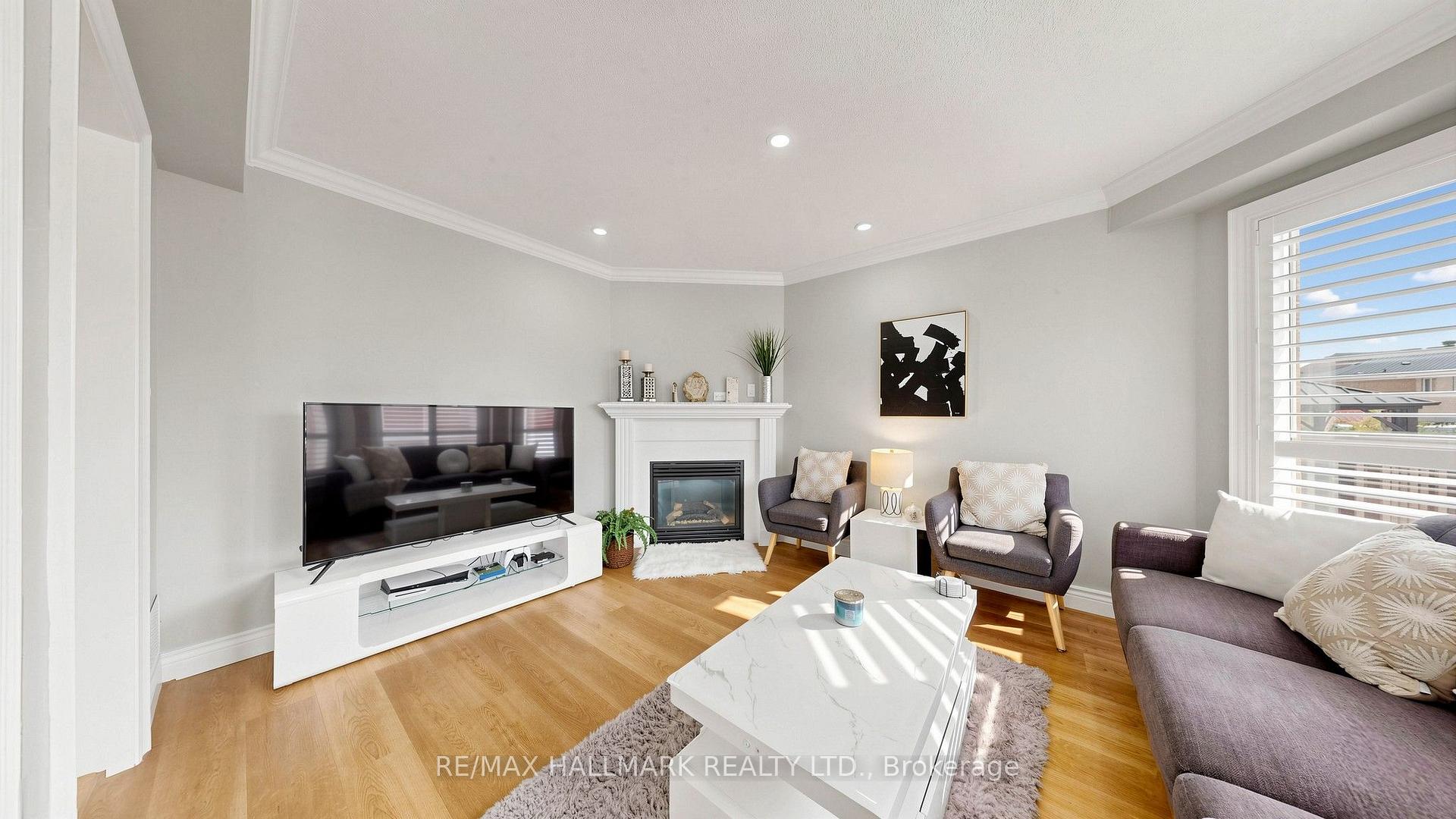 Photo 7 of 336 St Joan of Arc Avenue, Vaughan, Maple — HOMEH