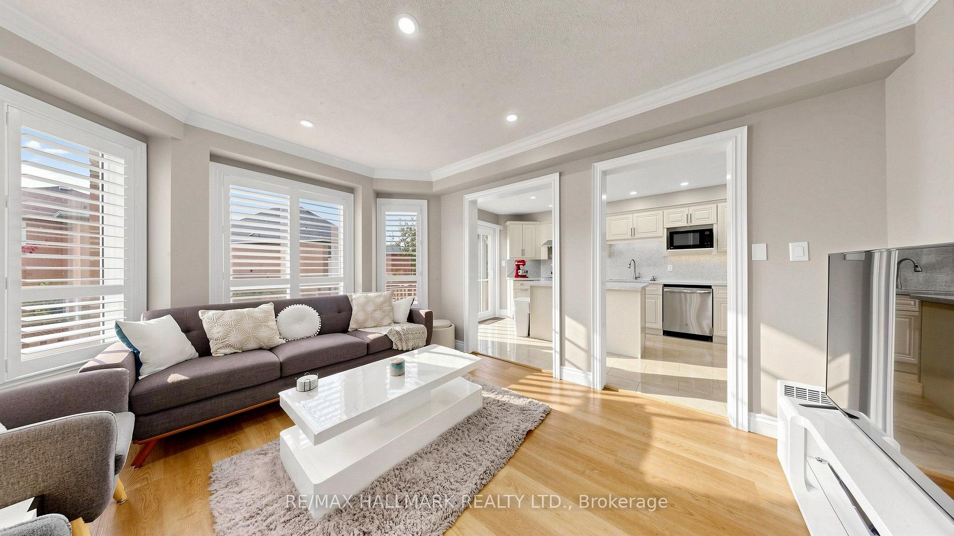 Photo 9 of 336 St Joan of Arc Avenue, Vaughan, Maple — HOMEH