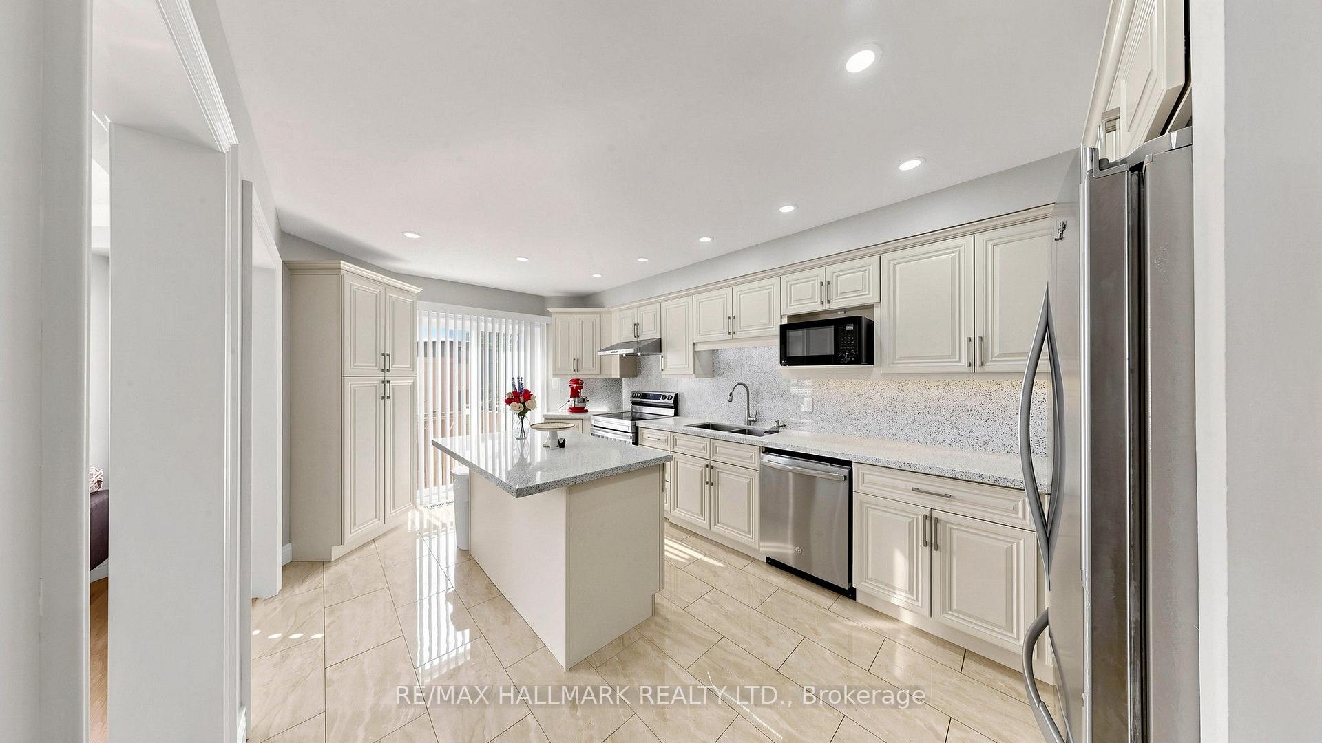 Photo 10 of 336 St Joan of Arc Avenue, Vaughan, Maple — HOMEH