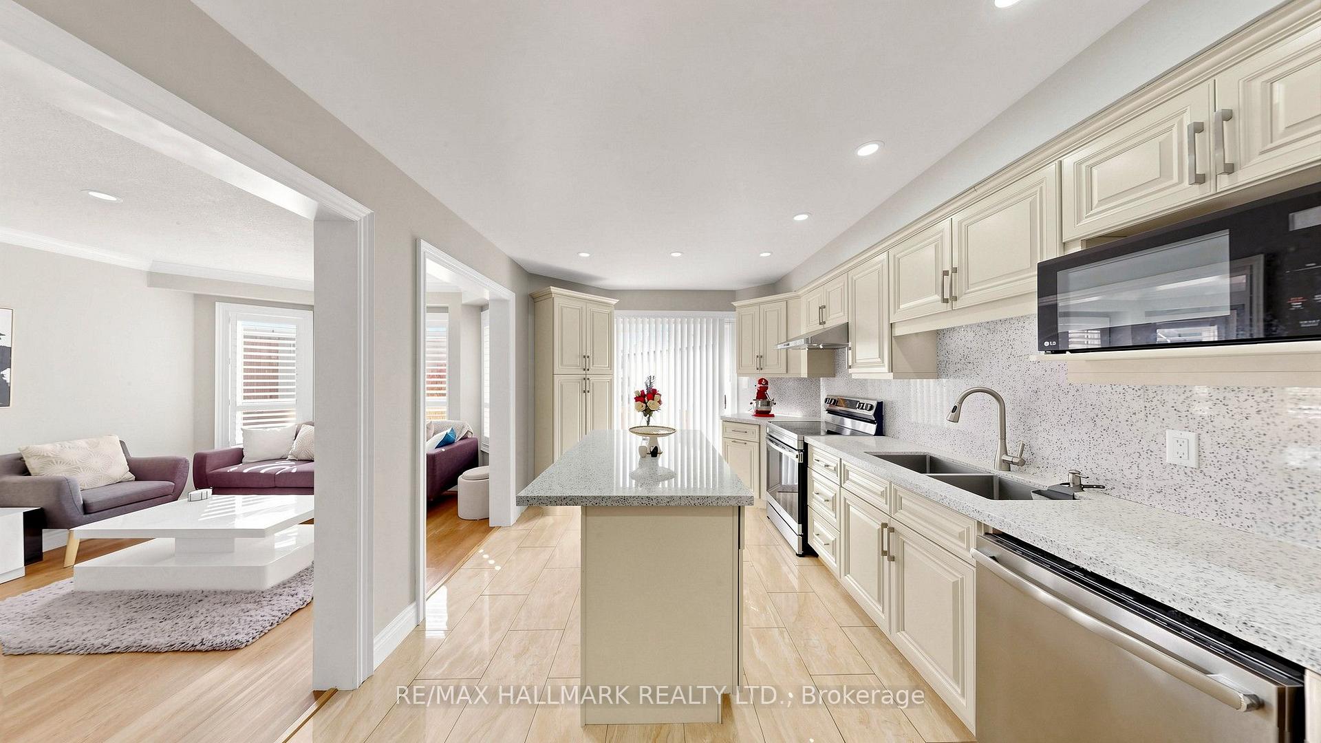 Photo 11 of 336 St Joan of Arc Avenue, Vaughan, Maple — HOMEH