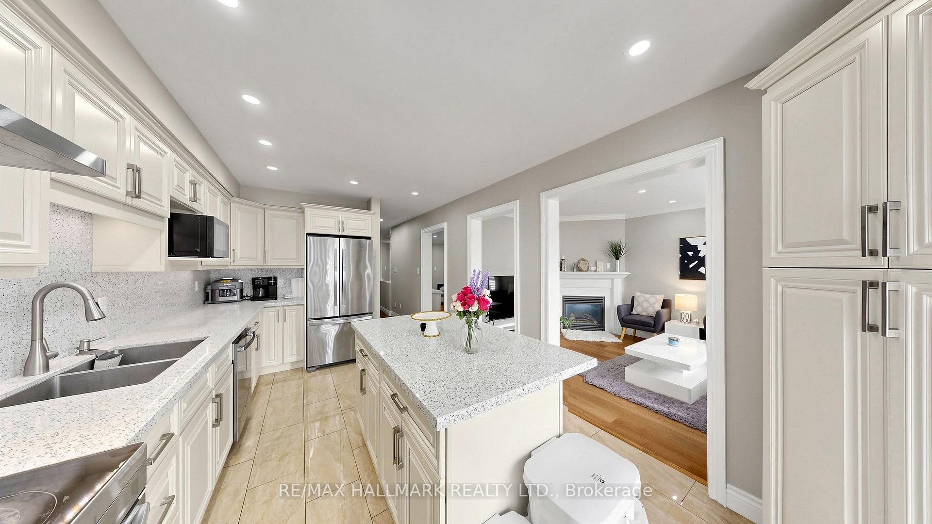 Photo 12 of 336 St Joan of Arc Avenue, Vaughan, Maple — HOMEH
