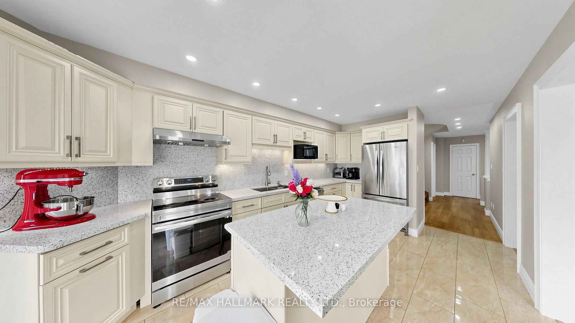 Photo 13 of 336 St Joan of Arc Avenue, Vaughan, Maple — HOMEH
