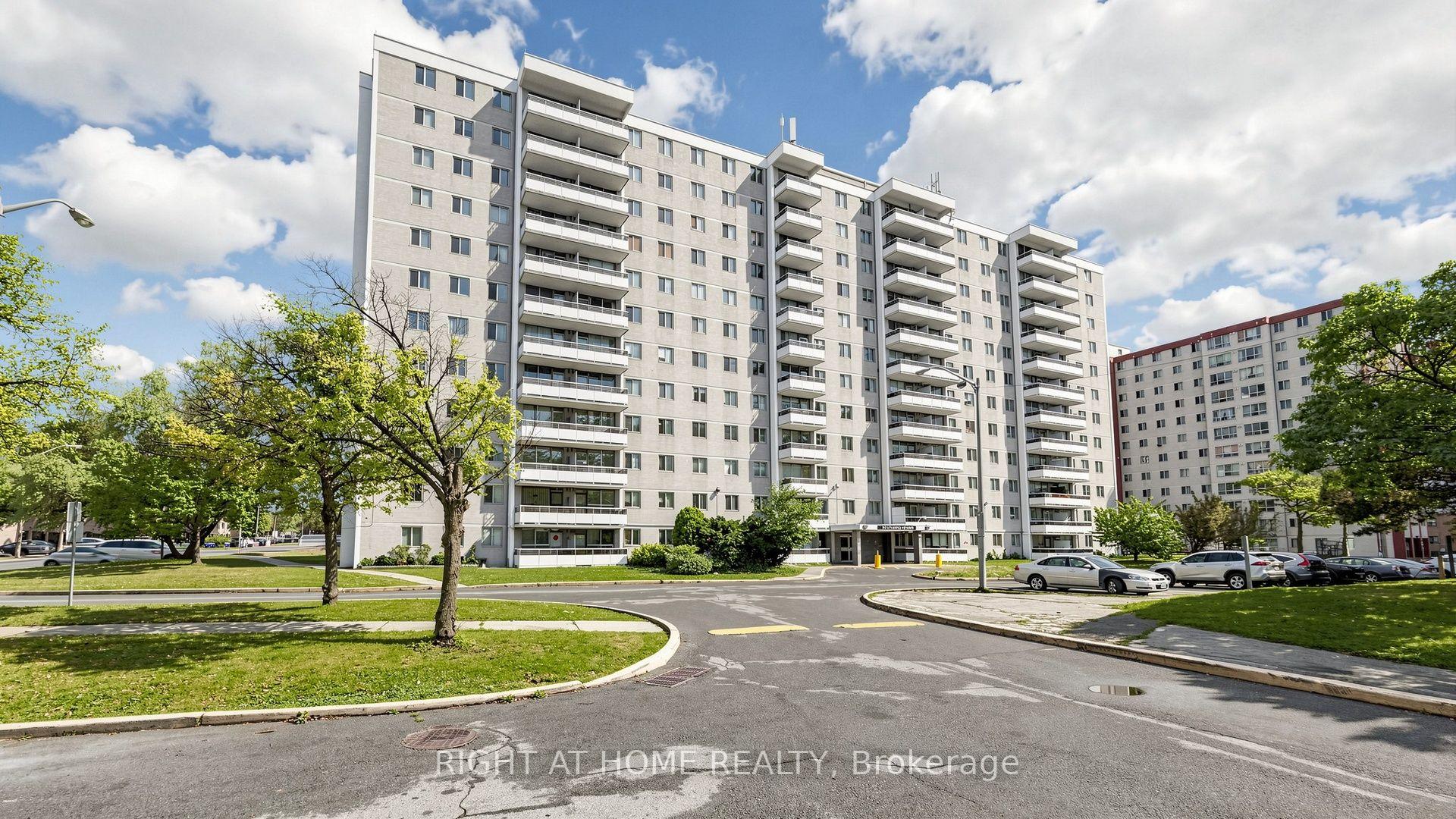 Photo of Unit 904, 100 Lotherton Pathway