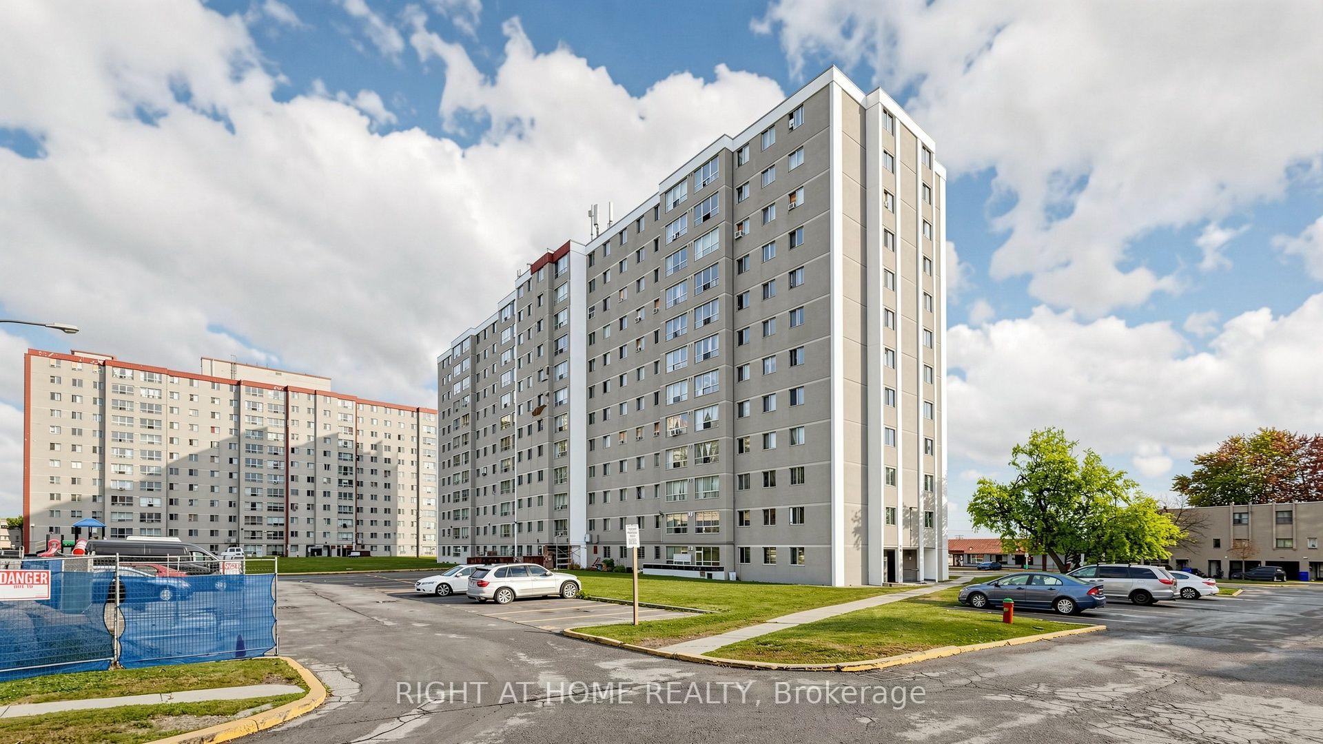 Photo 3 of Unit 904, 100 Lotherton Pathway, North York, Yorkdale-Glen Park — HOMEH