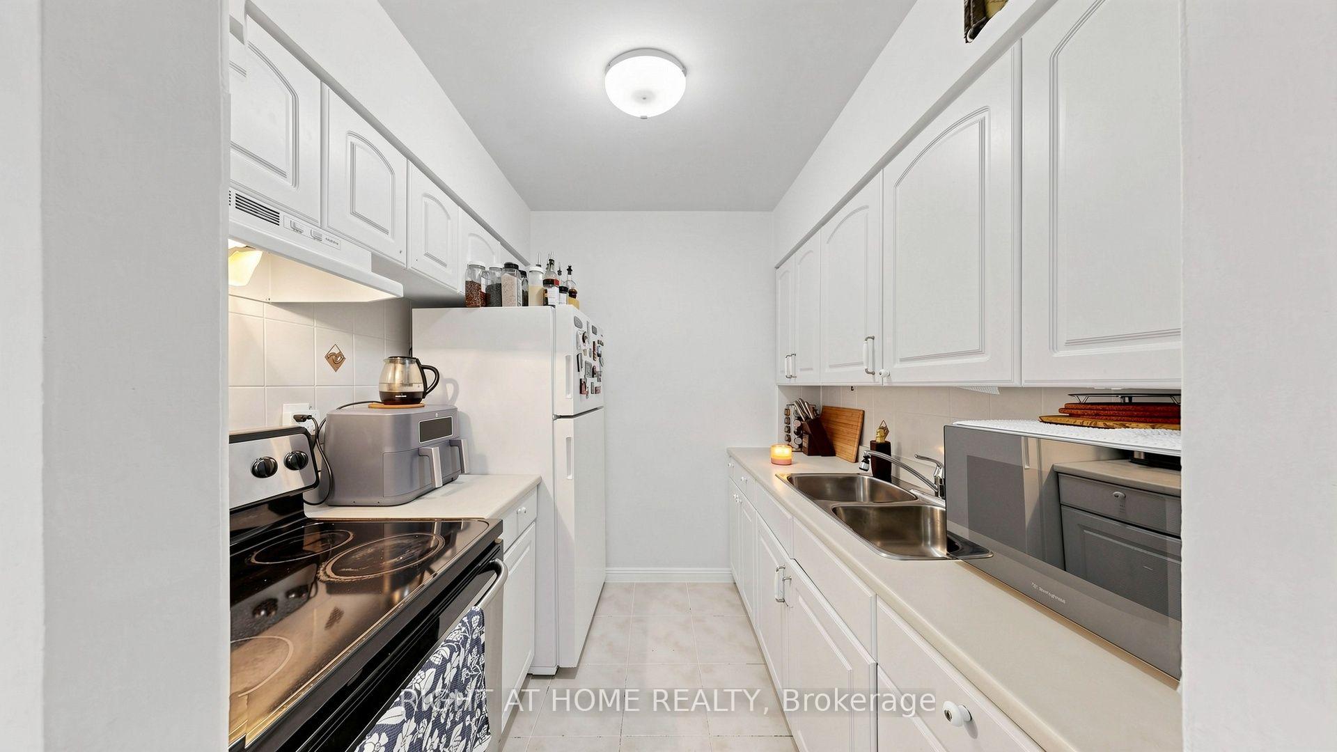 Photo 17 of Unit 904, 100 Lotherton Pathway, North York, Yorkdale-Glen Park — HOMEH