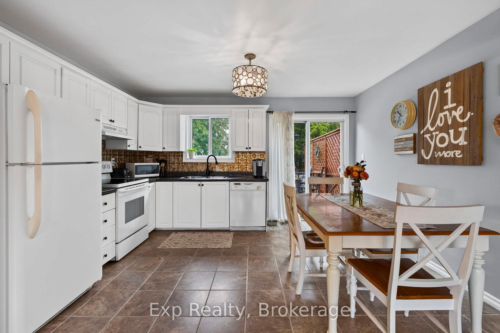 Photo 7 of 4 Harbourview Crescent, Prince Edward County, Wellington Ward — HOMEH