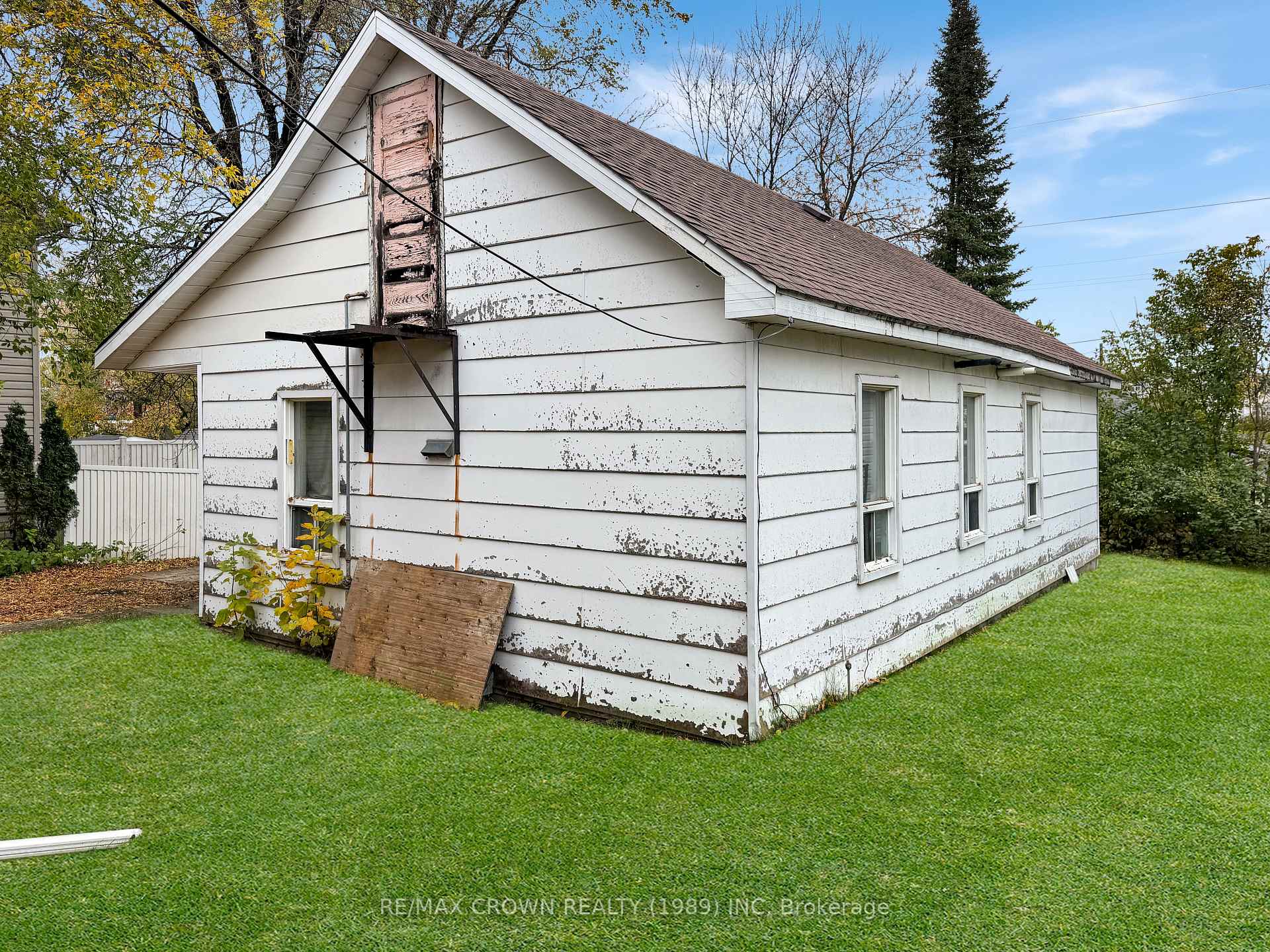 Photo 42 of 27 Stewart Avenue, Kapuskasing — HOMEH