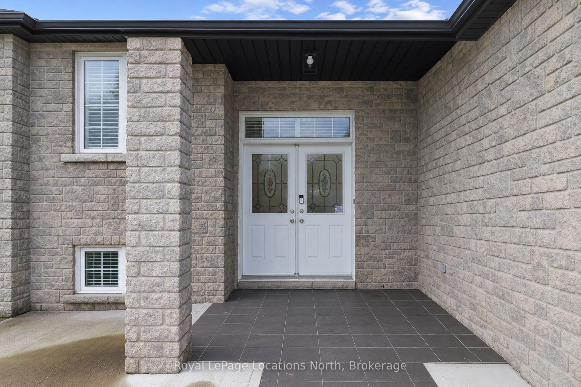 Photo 3 of 16 Donato Way, Wasaga Beach — HOMEH