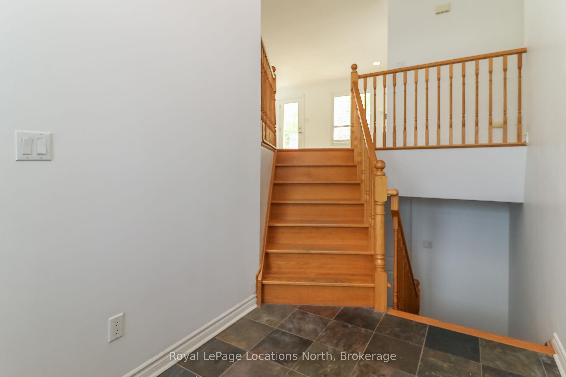 Photo 5 of 16 Donato Way, Wasaga Beach — HOMEH