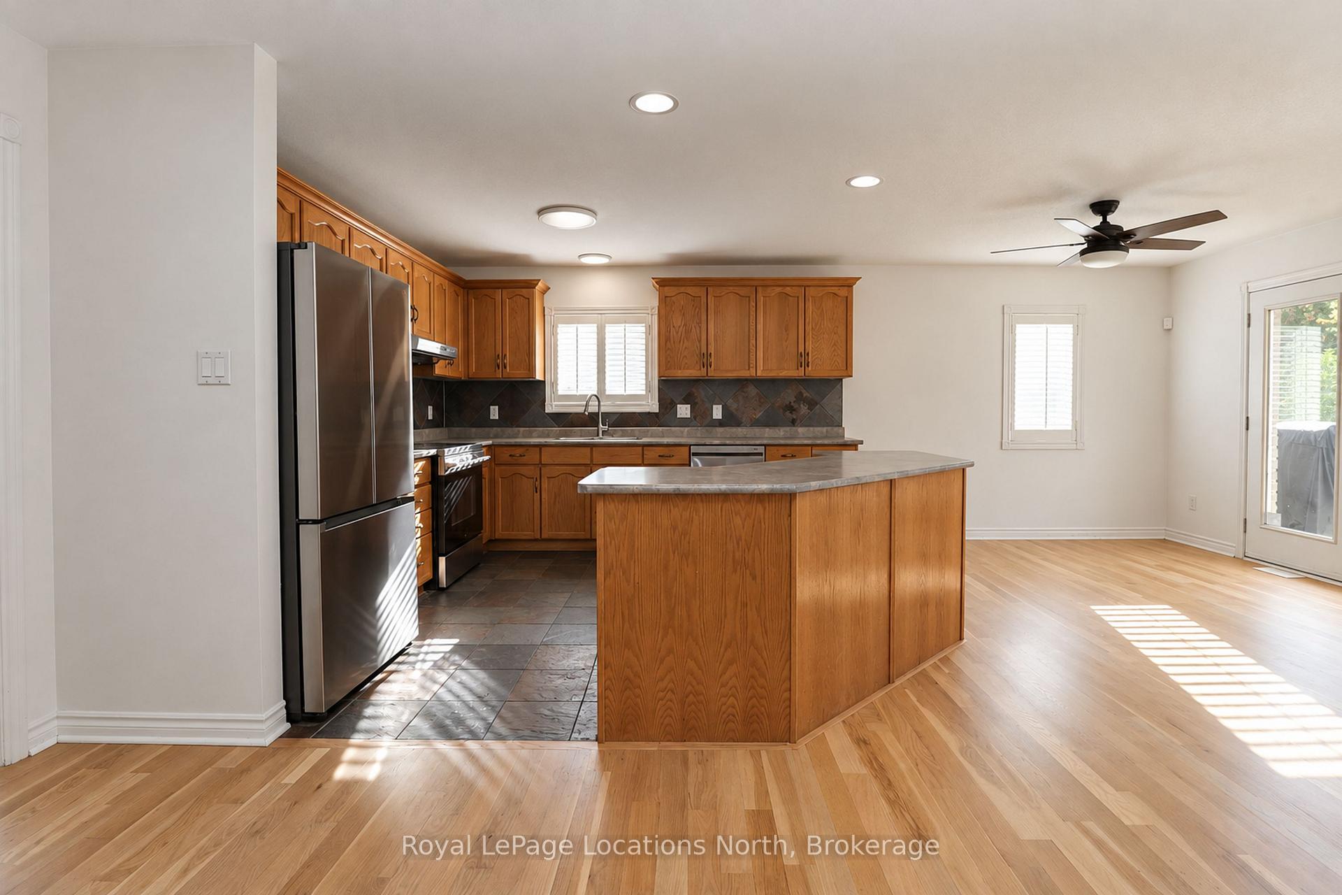 Photo 7 of 16 Donato Way, Wasaga Beach — HOMEH