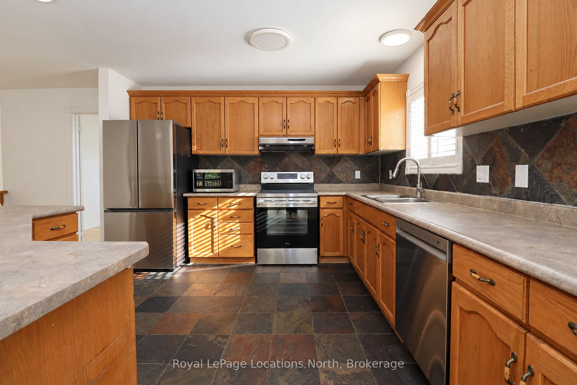 Photo 14 of 16 Donato Way, Wasaga Beach — HOMEH