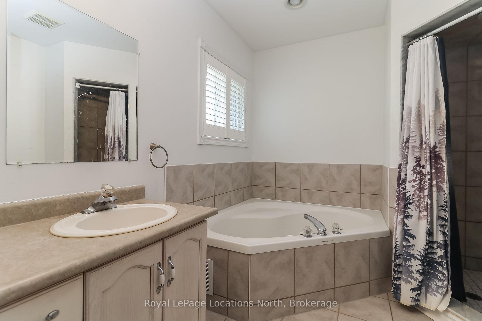 Photo 24 of 16 Donato Way, Wasaga Beach — HOMEH