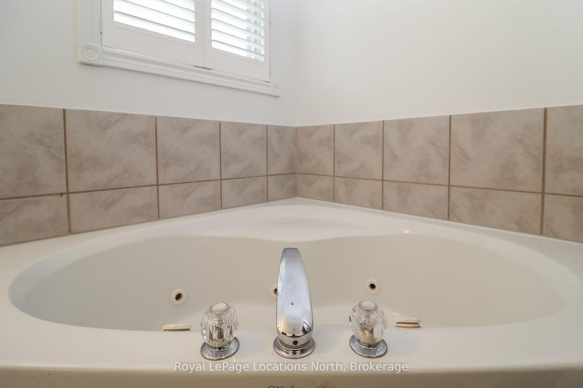 Photo 25 of 16 Donato Way, Wasaga Beach — HOMEH